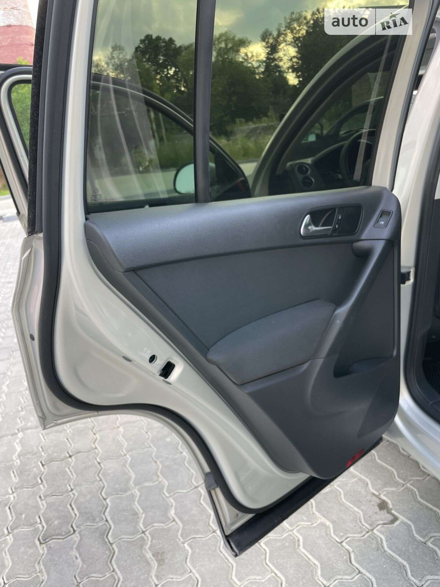 Volkswagen Tiguan 2011 VIN WVGBV7AX3BW555633 фото оголошення 33 з 47