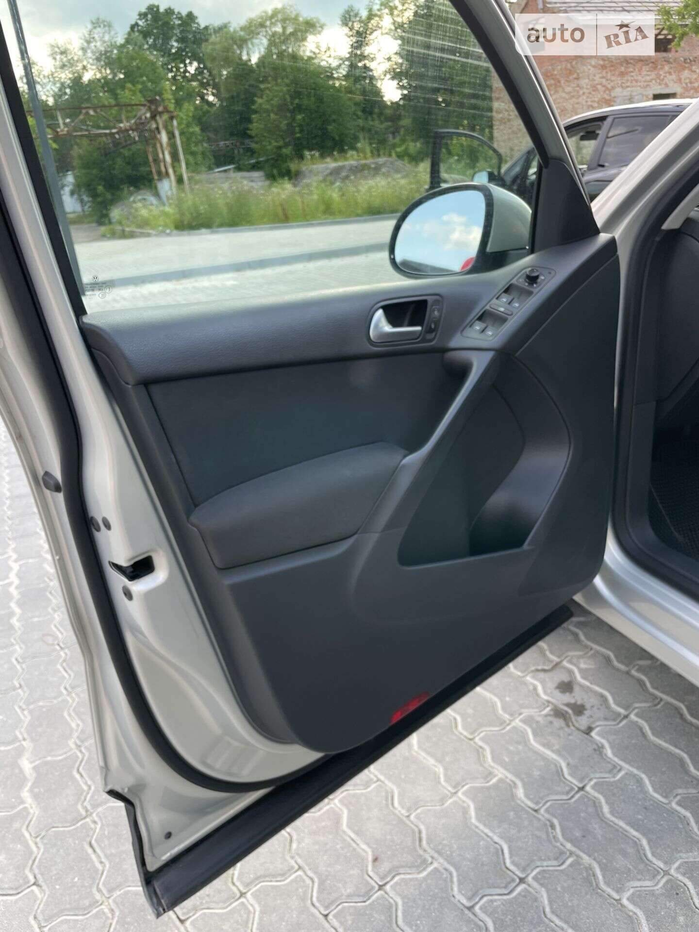 Volkswagen Tiguan 2011 VIN WVGBV7AX3BW555633 фото оголошення 34 з 47