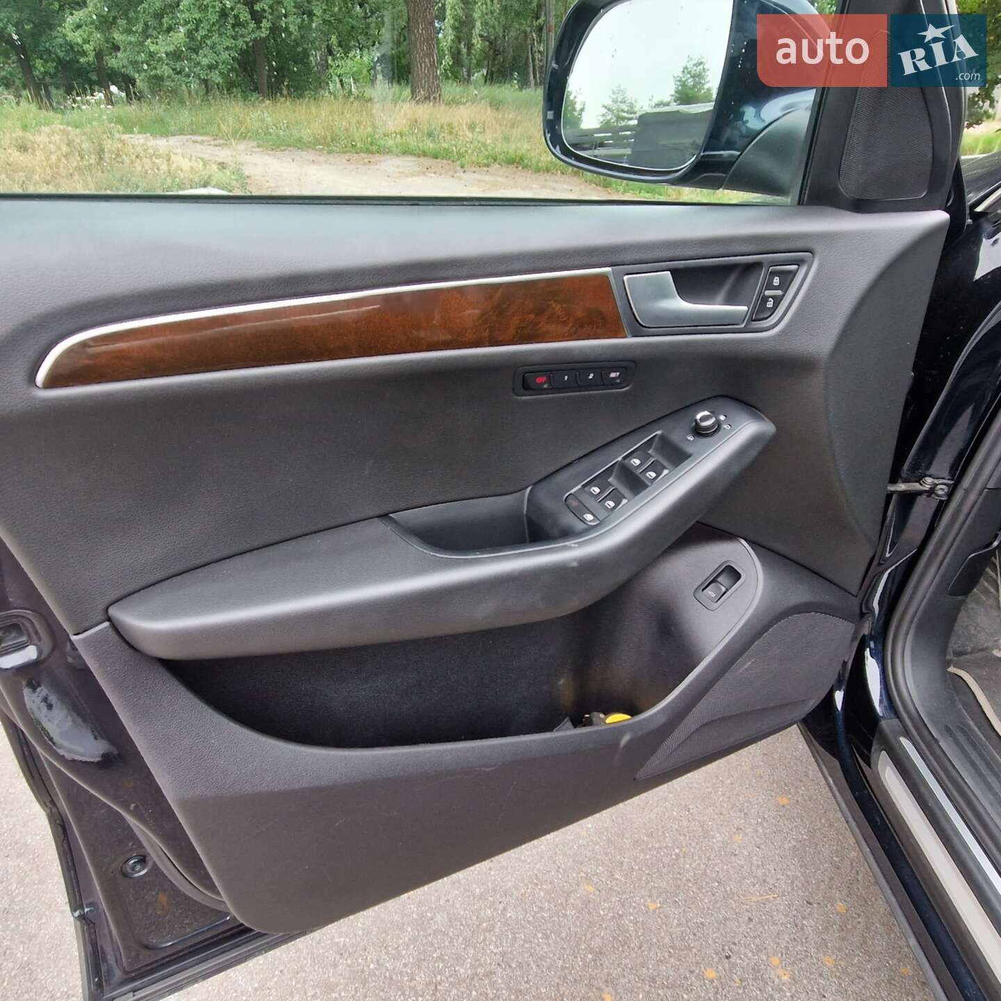 Audi Q5 2010 VIN WA1LFBFP9BA068641 фото оголошення 13 з 27