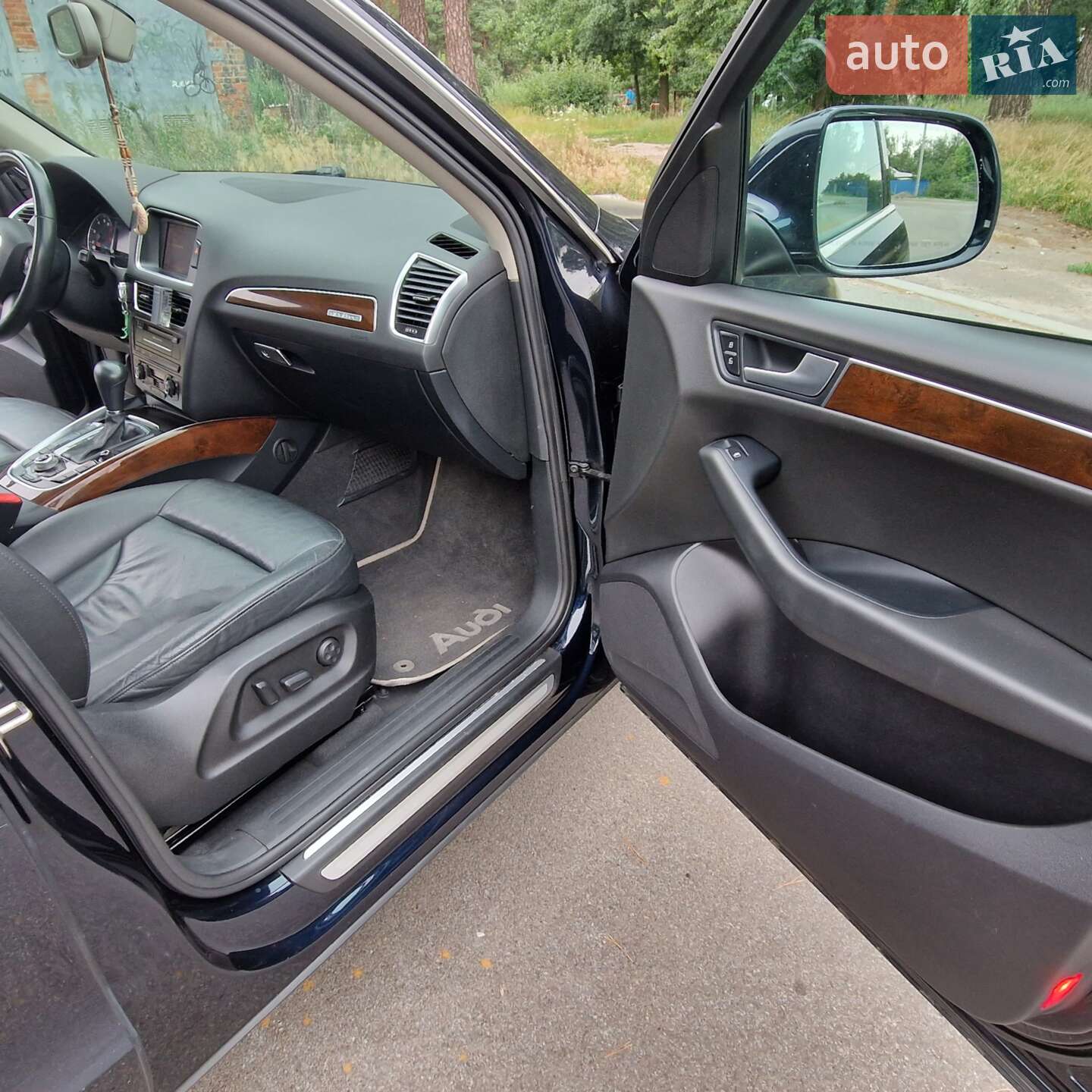 Audi Q5 2010 VIN WA1LFBFP9BA068641 фото оголошення 15 з 27