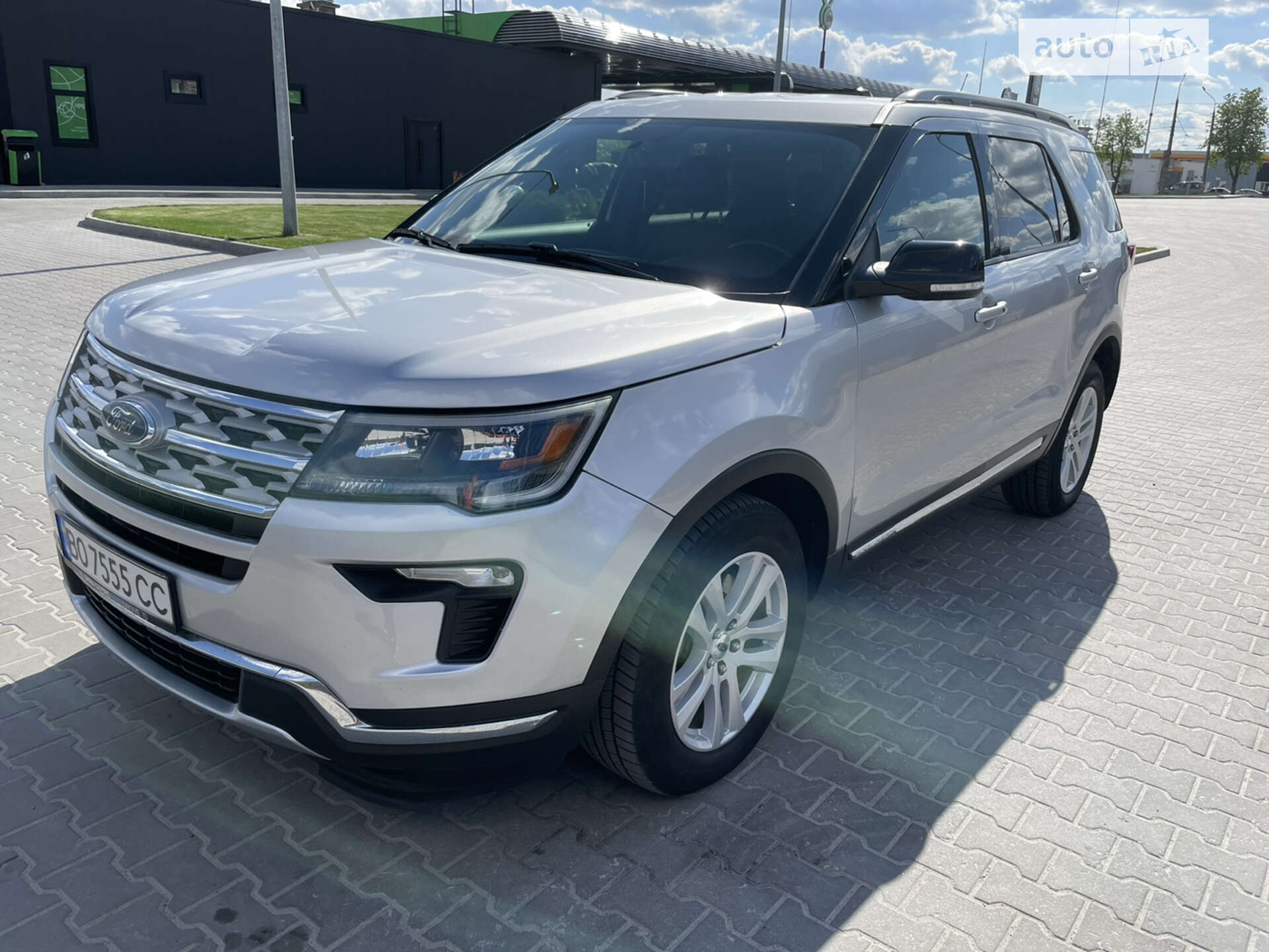 Ford Explorer 2018 VIN 1FM5K8D8XJGC15176 фото оголошення 2 з 13