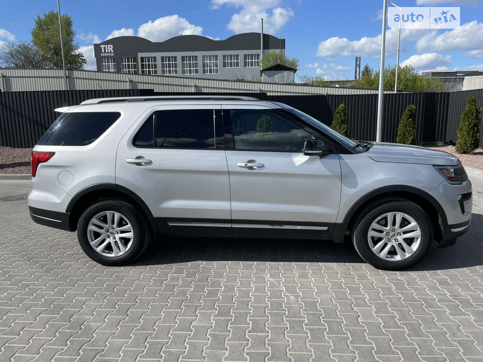 Ford Explorer 2018 VIN 1FM5K8D8XJGC15176 фото оголошення 4 з 13