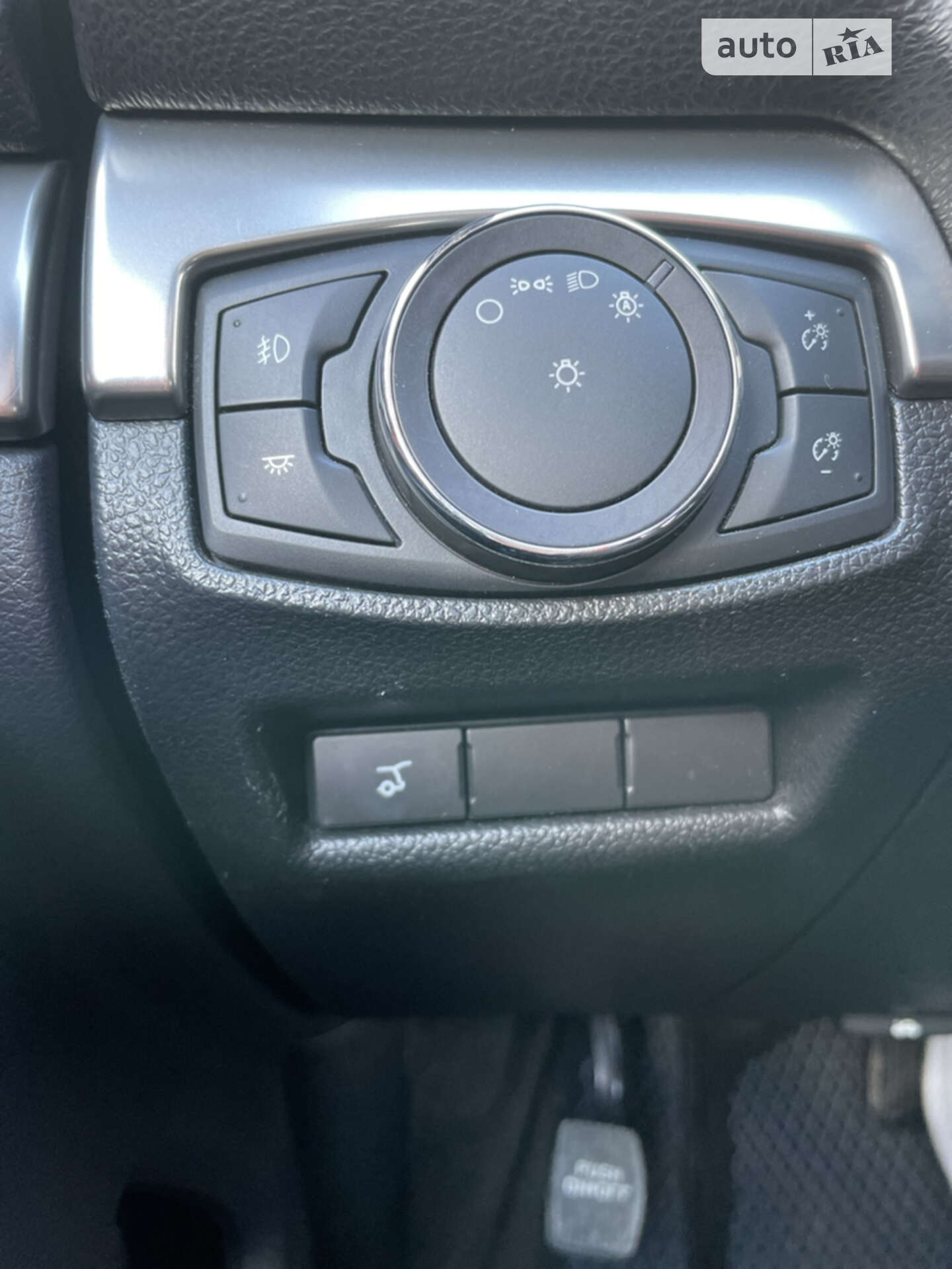 Ford Explorer 2018 VIN 1FM5K8D8XJGC15176 фото оголошення 9 з 13