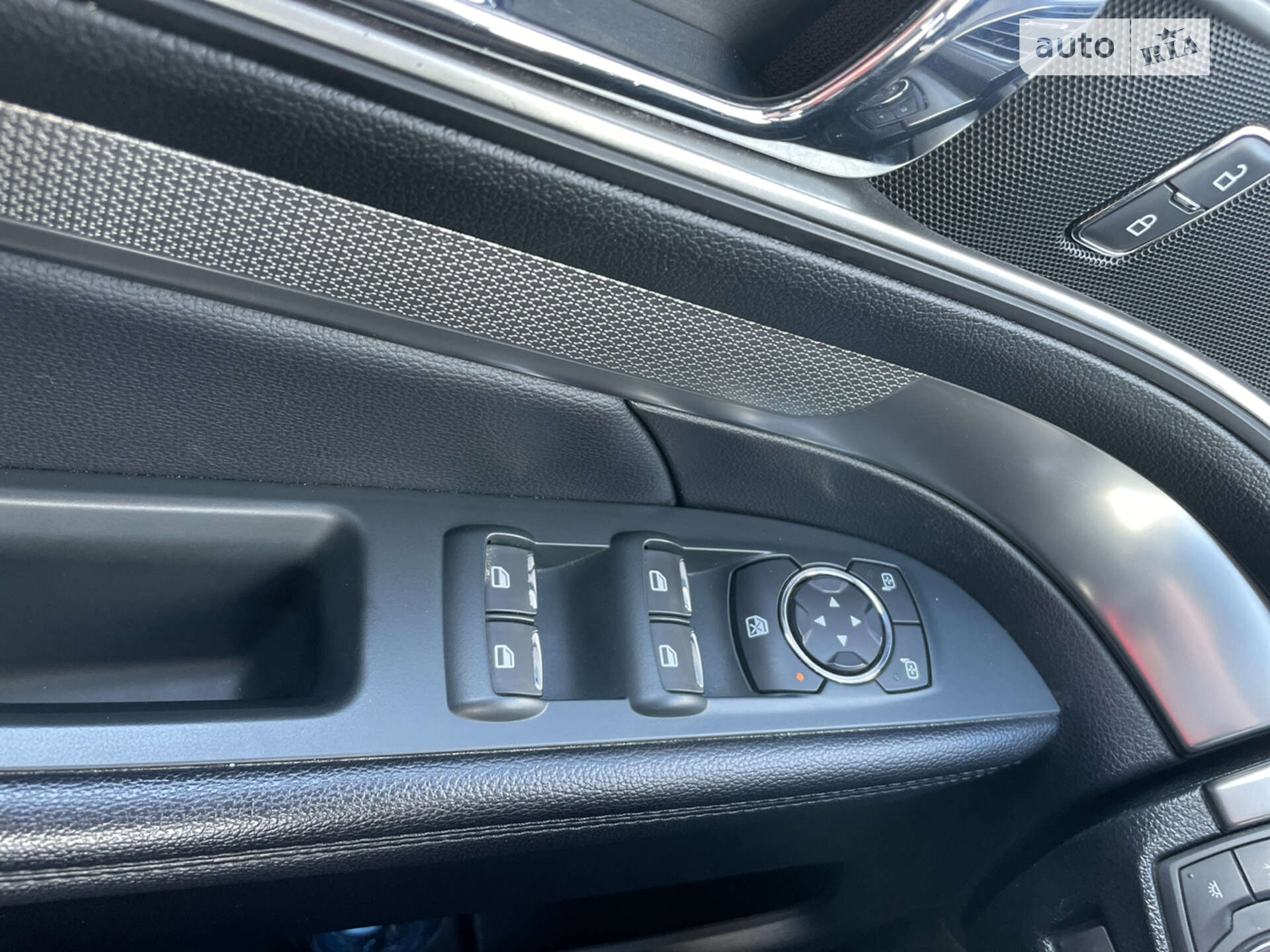 Ford Explorer 2018 VIN 1FM5K8D8XJGC15176 фото оголошення 10 з 13