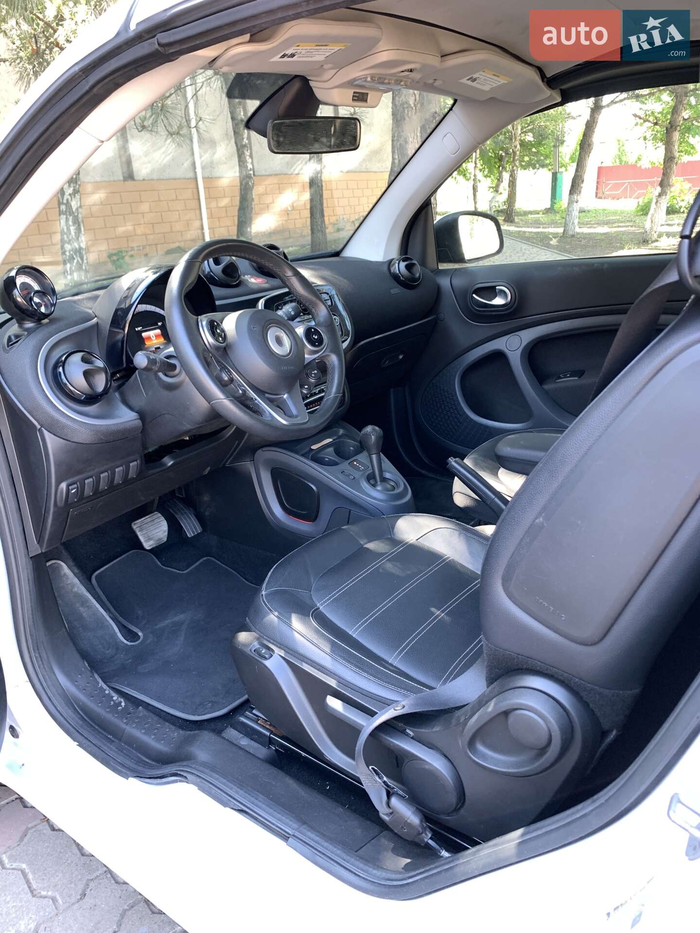 Smart Fortwo 2017 VIN WMEFK5DAXHK193389 фото оголошення 8 з 26
