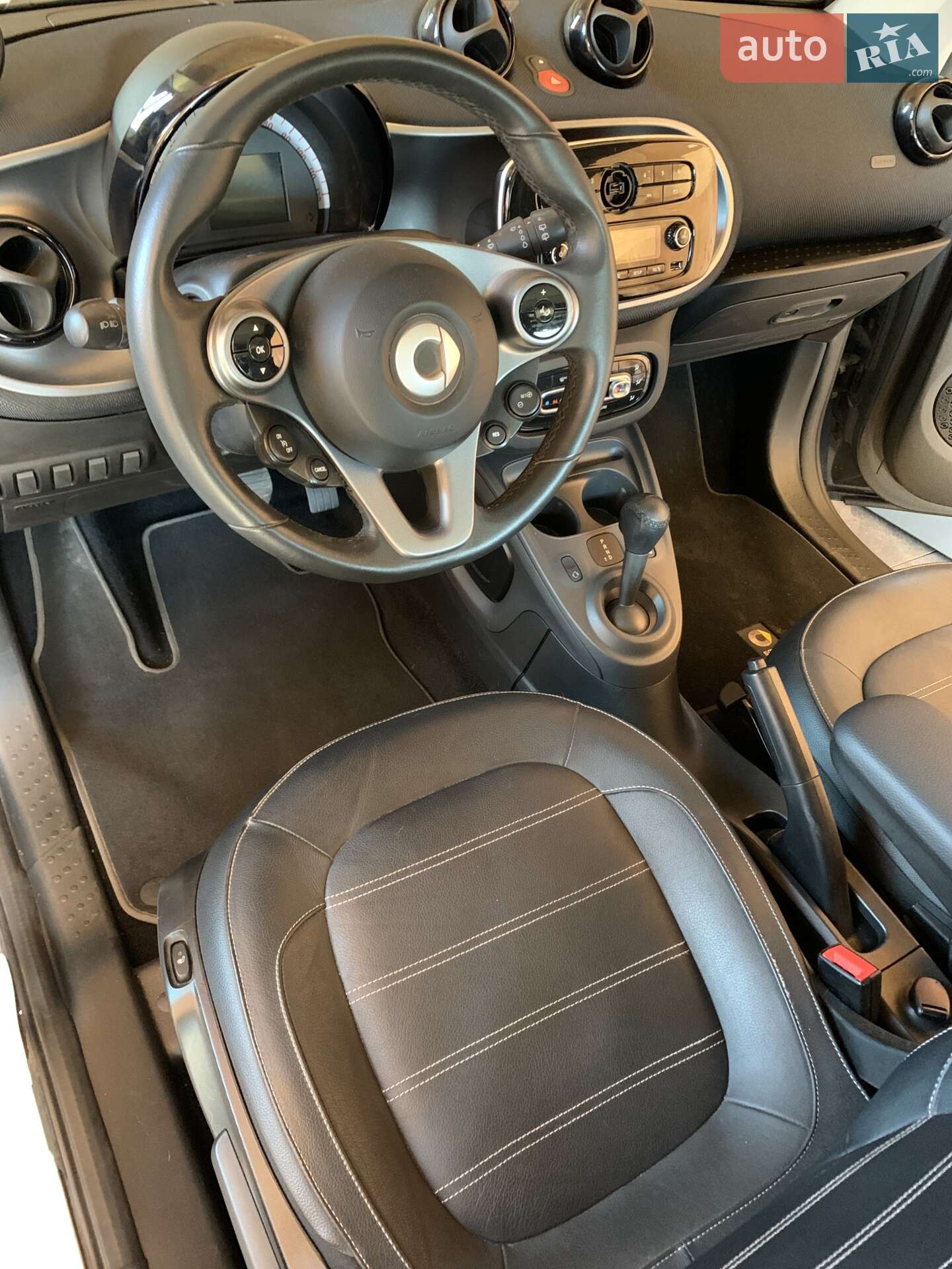 Smart Fortwo 2017 VIN WMEFK5DAXHK193389 фото оголошення 12 з 26