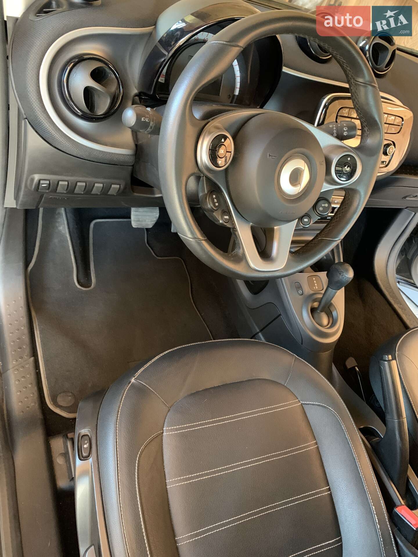 Smart Fortwo 2017 VIN WMEFK5DAXHK193389 фото оголошення 13 з 26