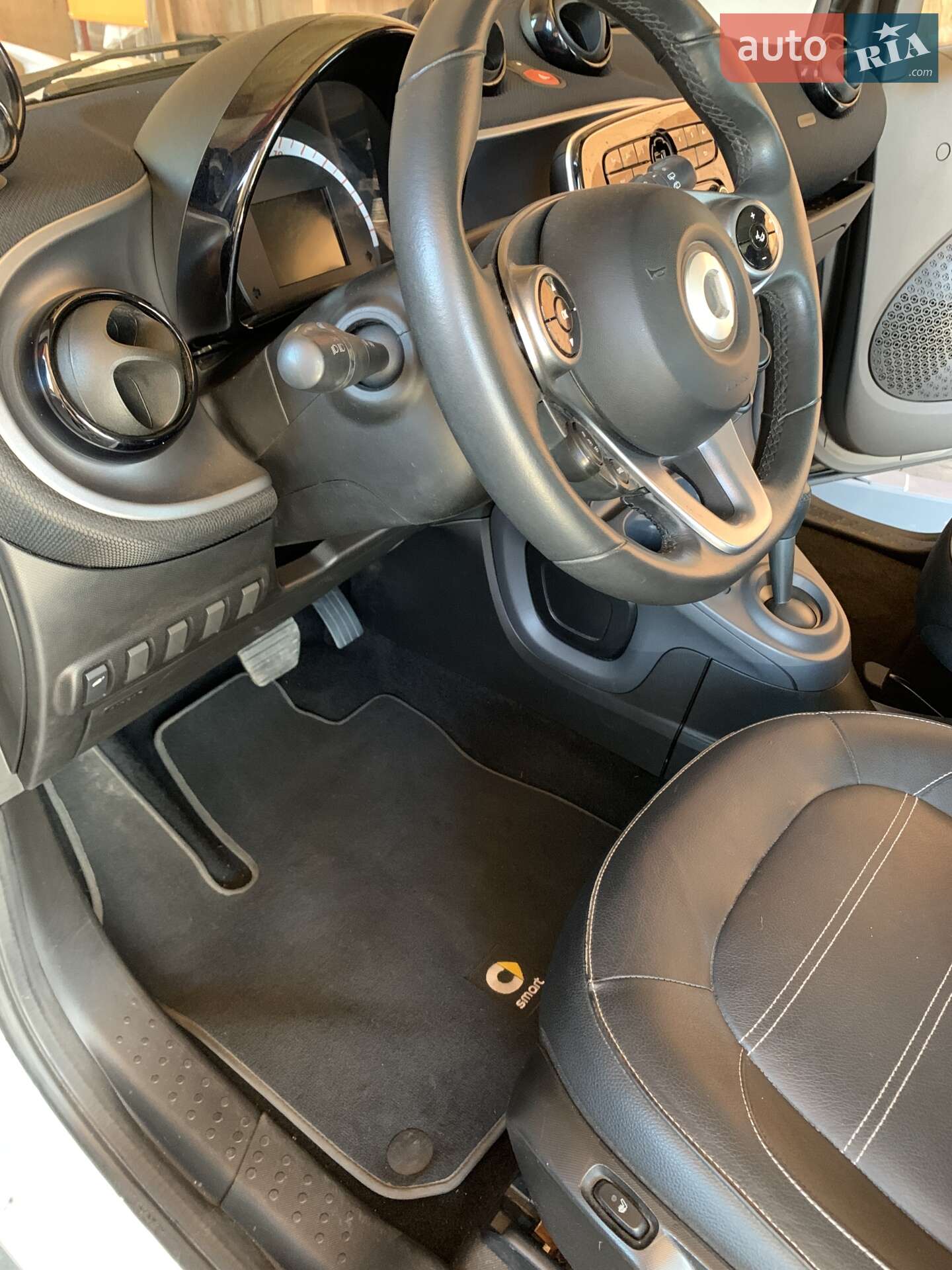 Smart Fortwo 2017 VIN WMEFK5DAXHK193389 фото оголошення 14 з 26