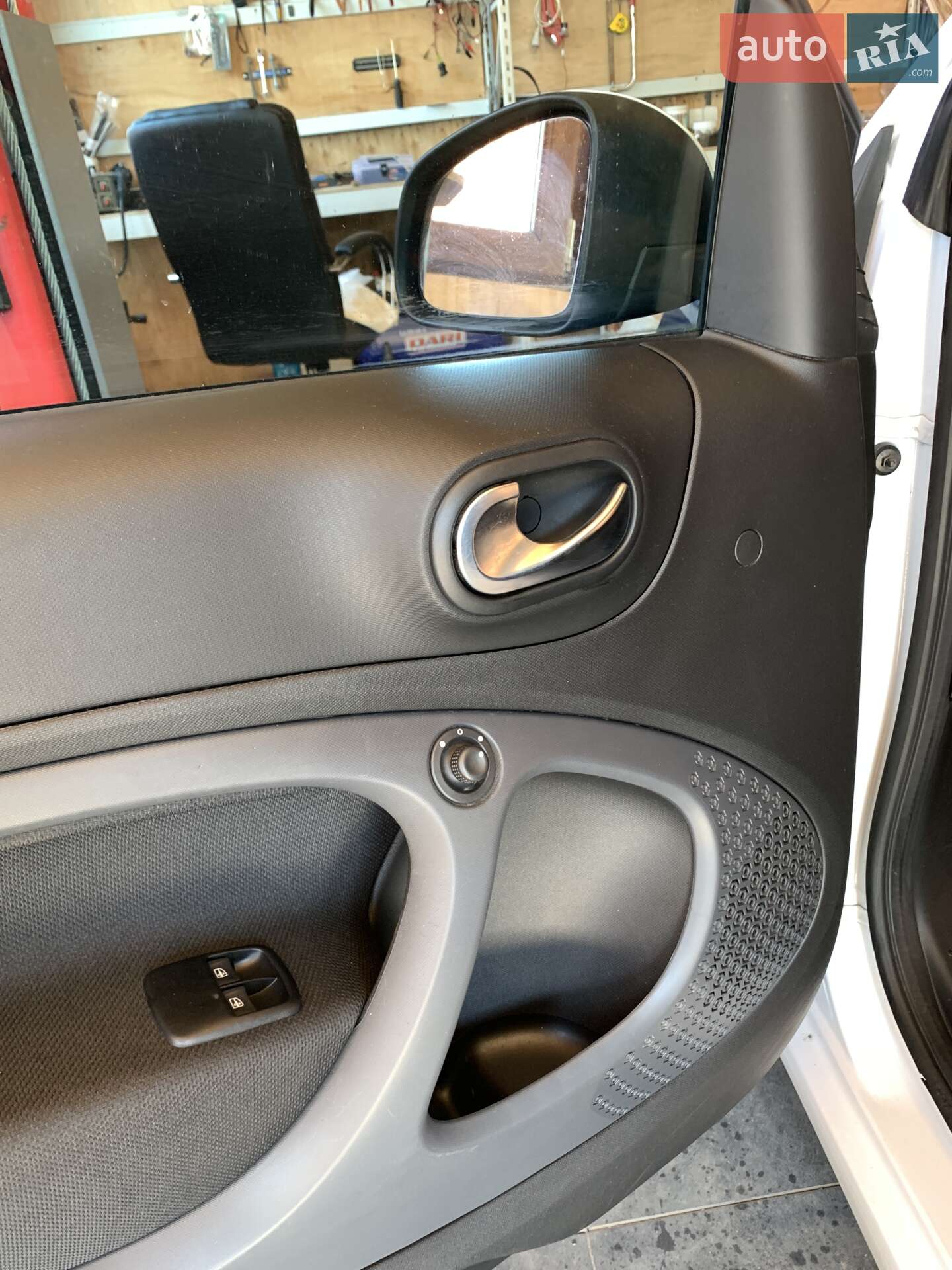 Smart Fortwo 2017 VIN WMEFK5DAXHK193389 фото оголошення 18 з 26