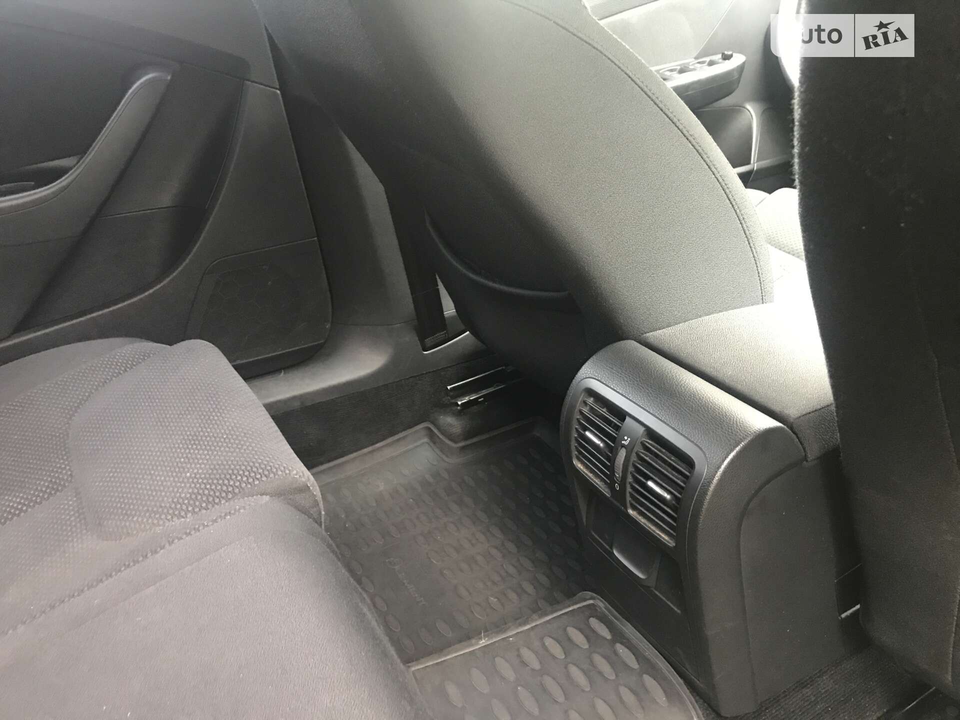Volkswagen Passat 2010 VIN WVWZZZ3CZAE133827 фото оголошення 10 з 15