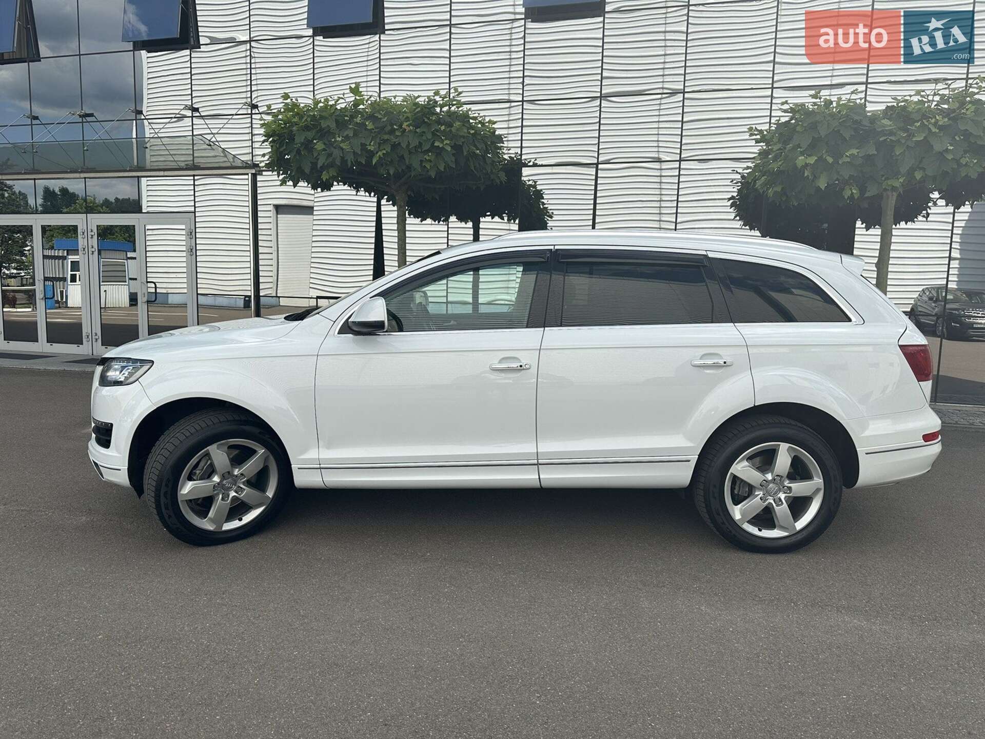 Audi Q7 2015 VIN WA1LGAFE1FD016611 фото оголошення 4 з 38