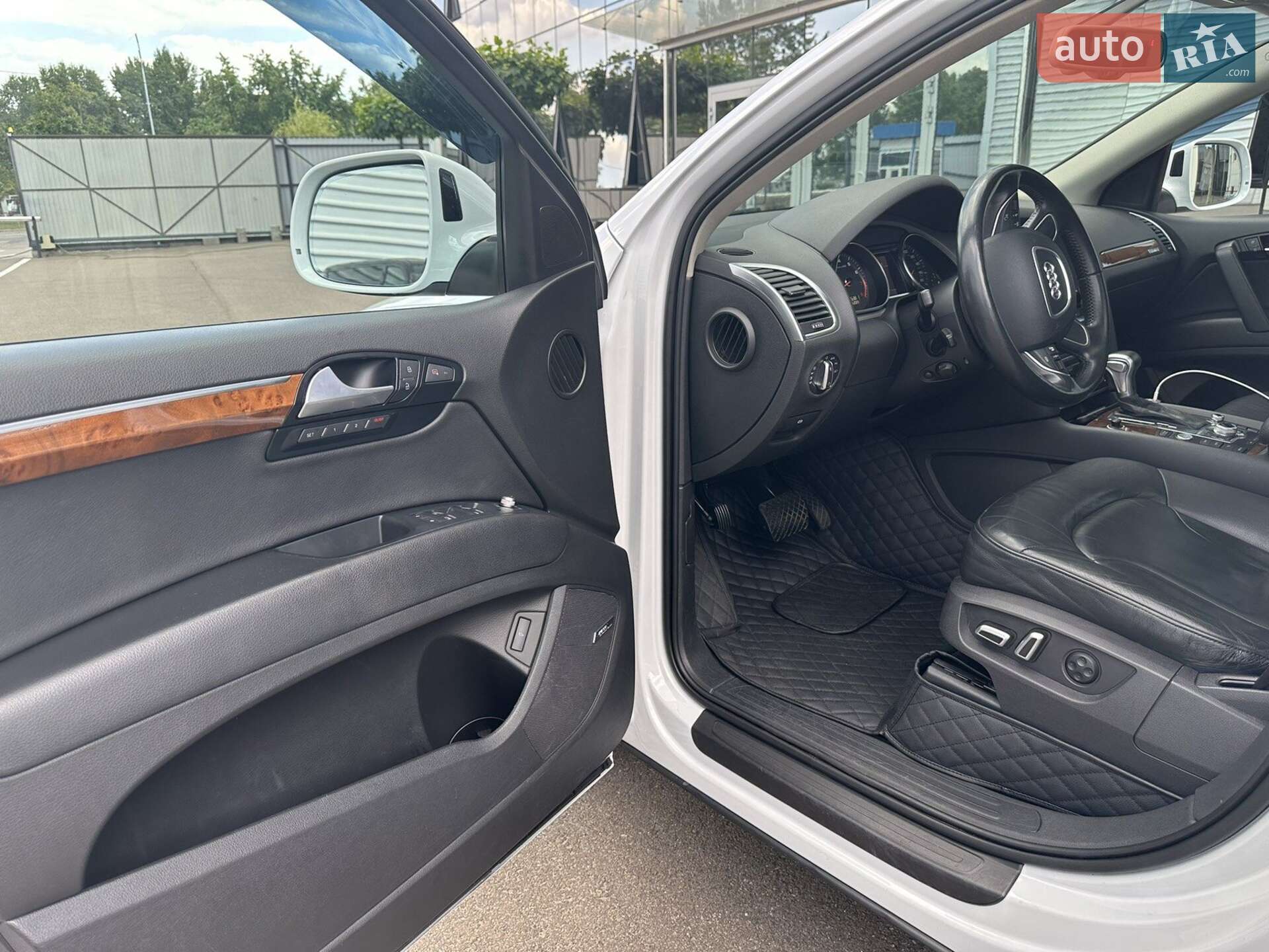 Audi Q7 2015 VIN WA1LGAFE1FD016611 фото оголошення 9 з 38