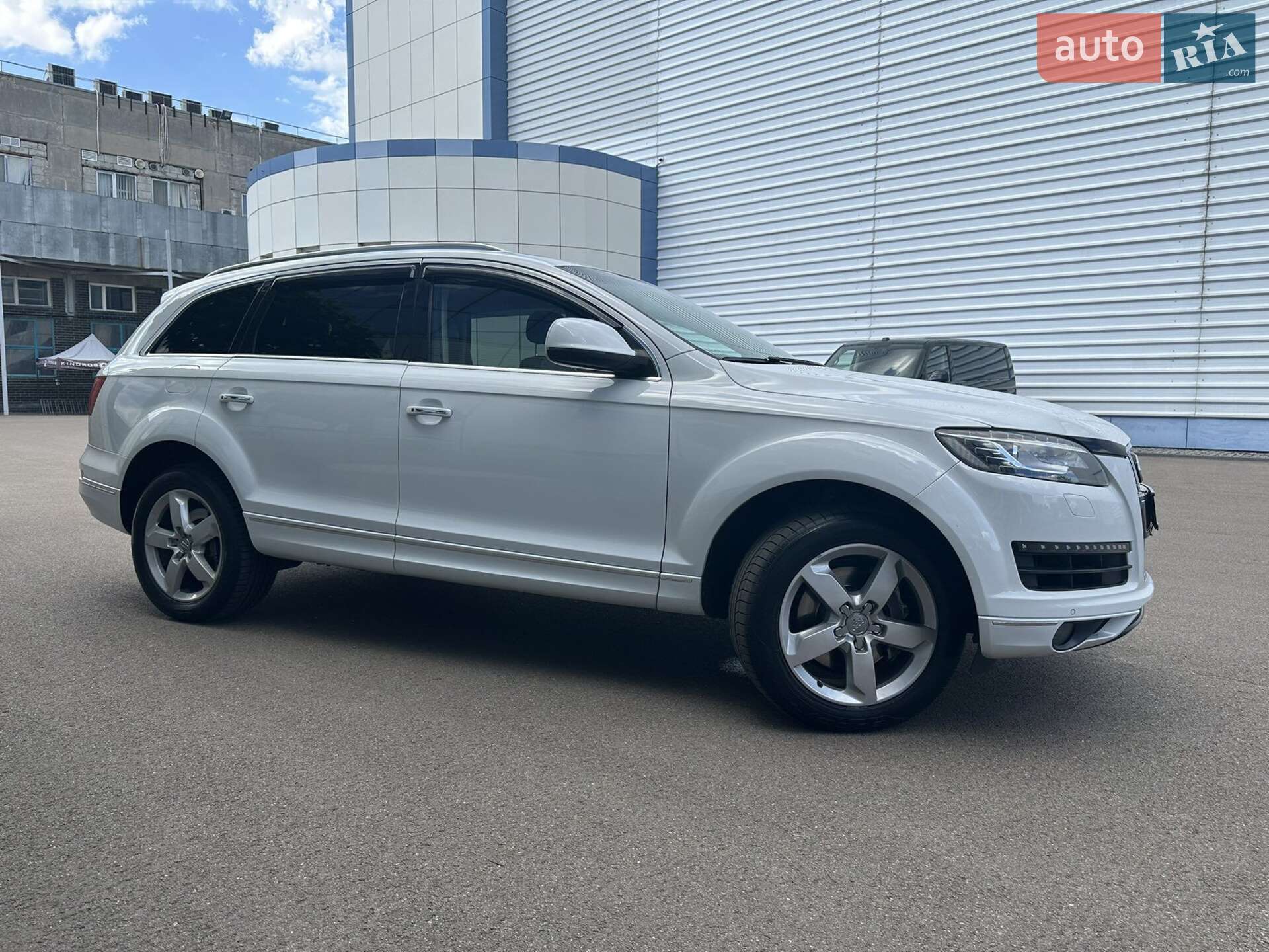 Audi Q7 2015 VIN WA1LGAFE1FD016611 фото оголошення 11 з 38