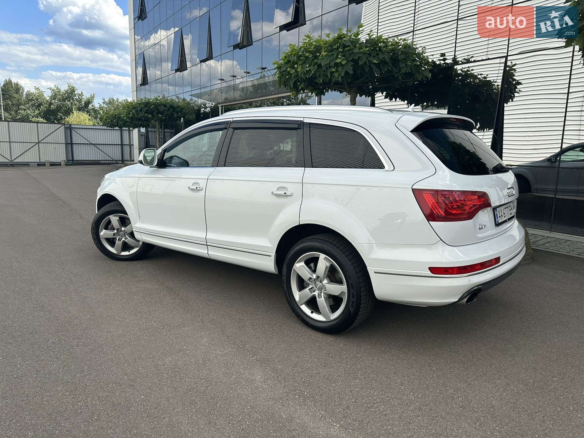 Audi Q7 2015 VIN WA1LGAFE1FD016611 фото оголошення 13 з 38