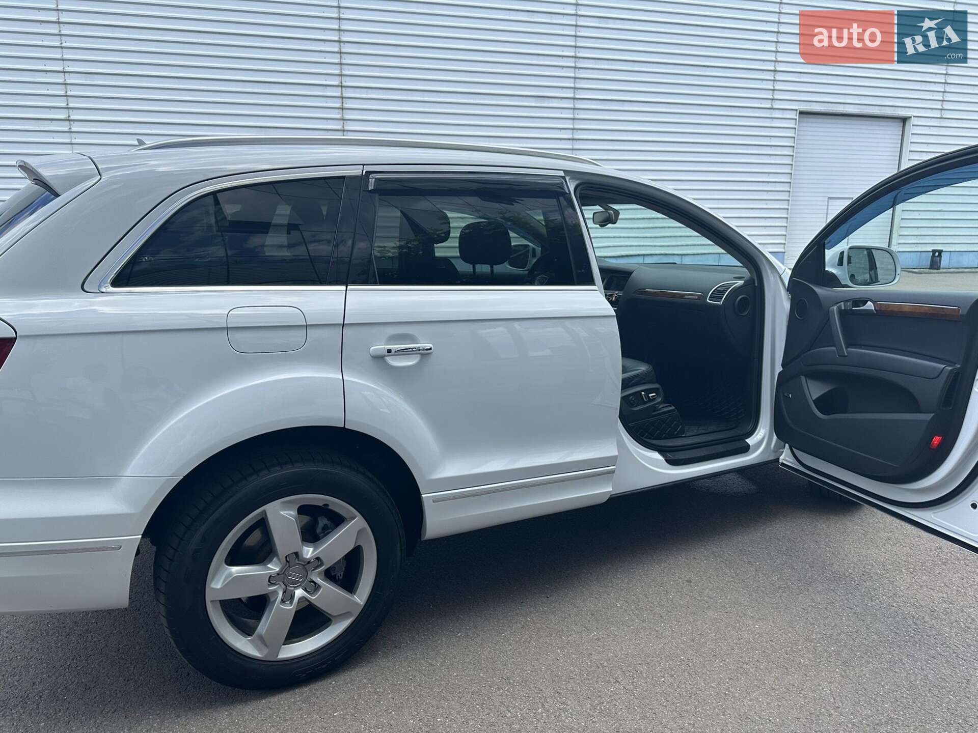 Audi Q7 2015 VIN WA1LGAFE1FD016611 фото оголошення 24 з 38