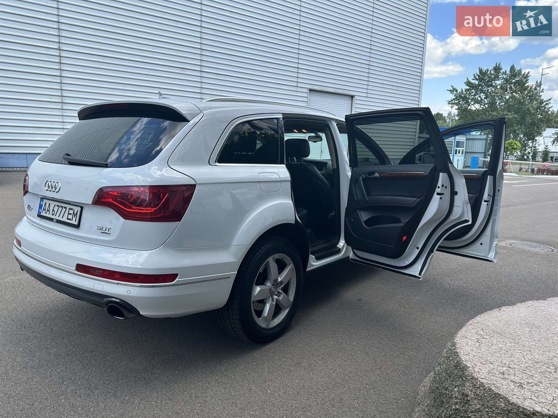 Audi Q7 2015 VIN WA1LGAFE1FD016611 фото оголошення 28 з 38