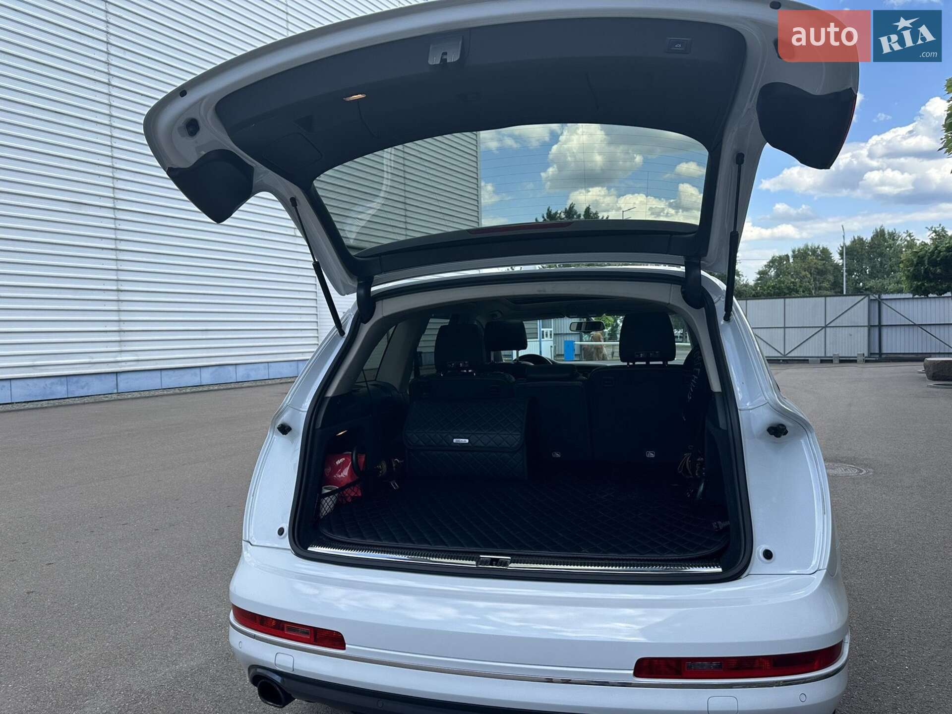 Audi Q7 2015 VIN WA1LGAFE1FD016611 фото оголошення 34 з 38