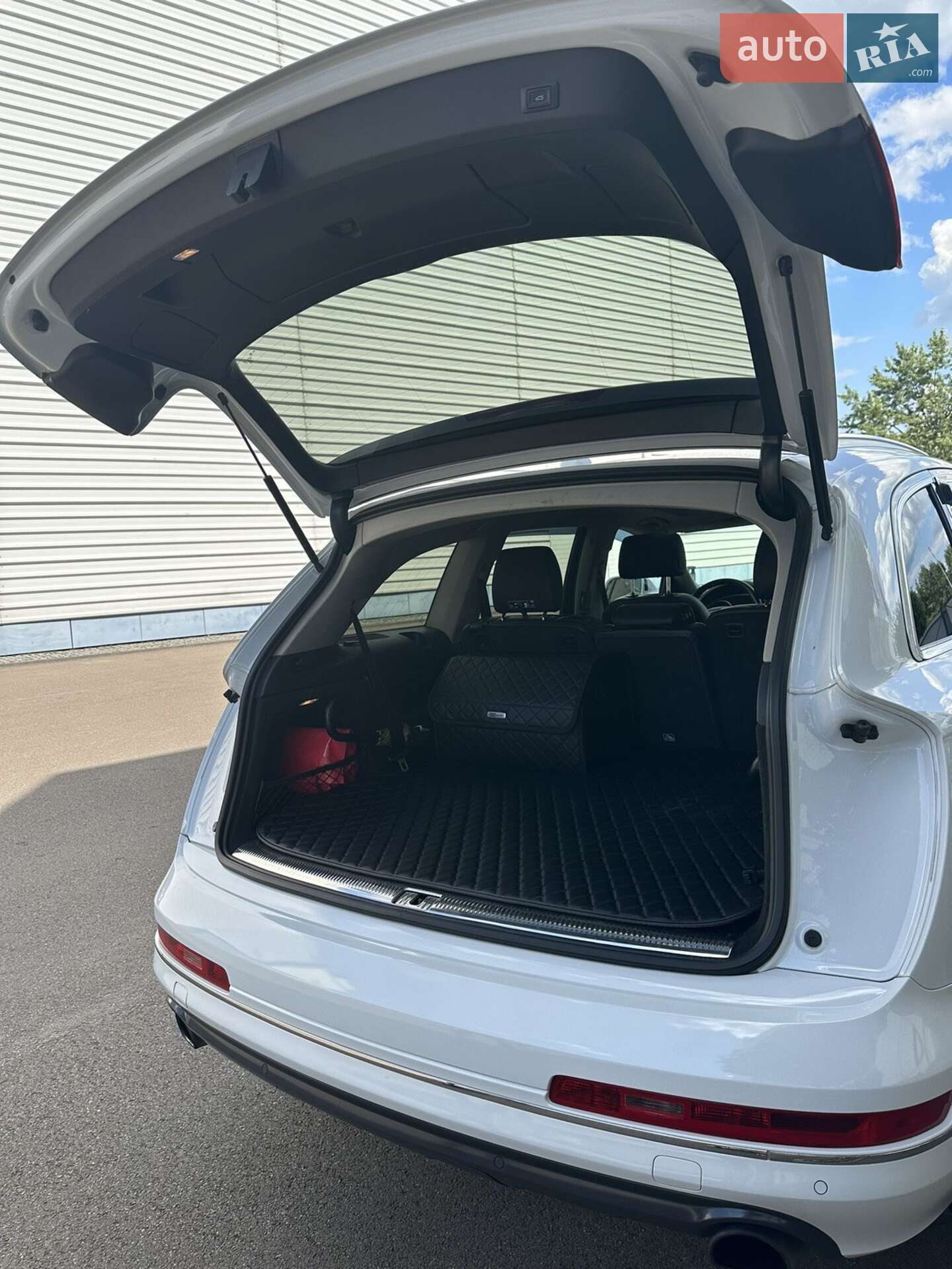 Audi Q7 2015 VIN WA1LGAFE1FD016611 фото оголошення 36 з 38