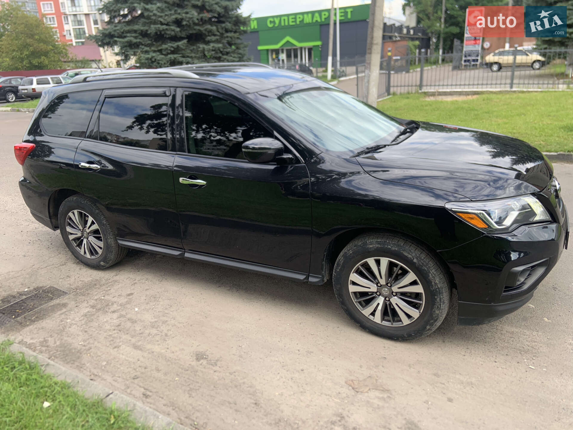 Nissan Pathfinder 2017 VIN 5N1DR2MMXHC687607 фото оголошення 2 з 10
