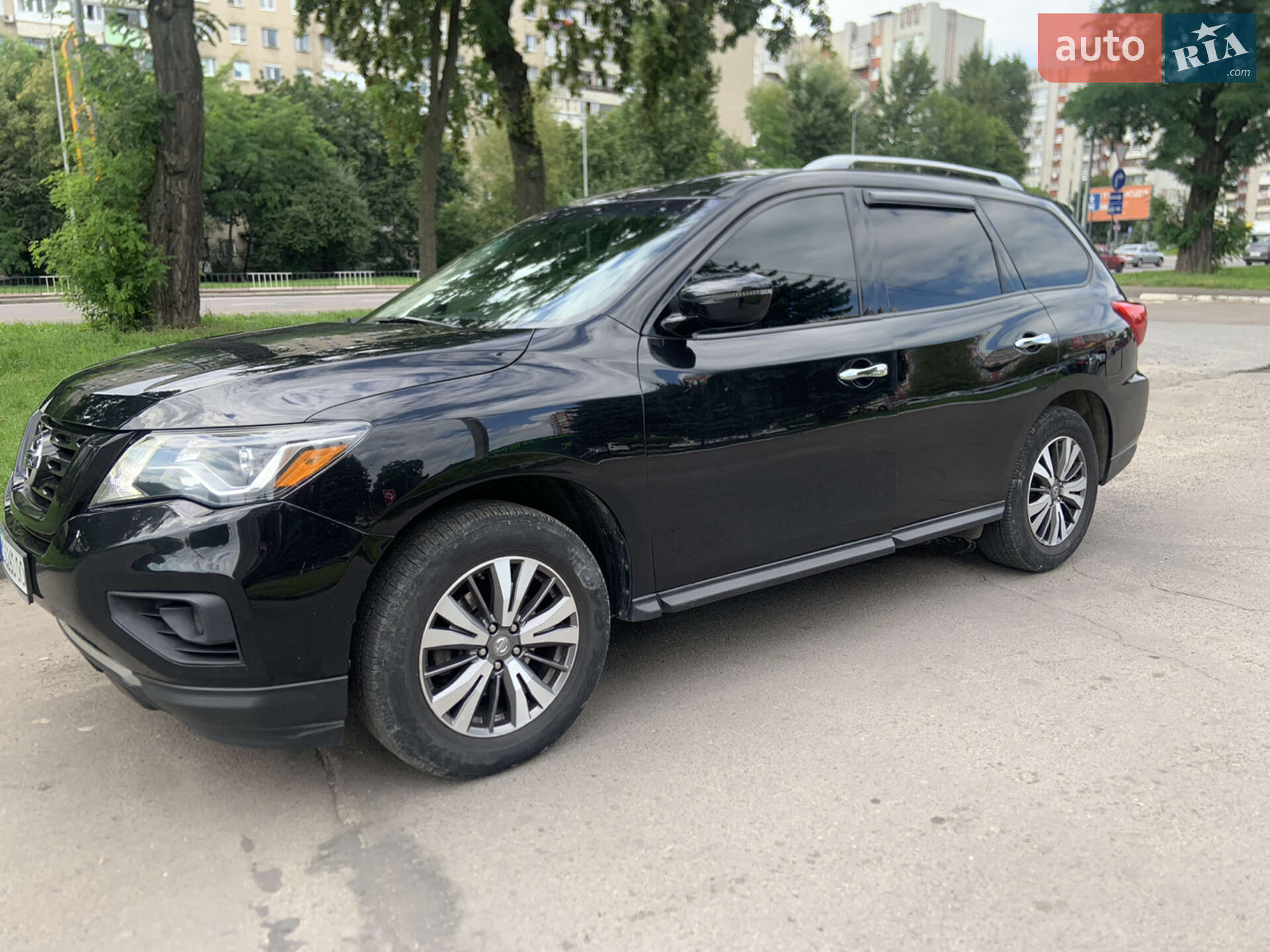 Nissan Pathfinder 2017 VIN 5N1DR2MMXHC687607 фото оголошення 3 з 10