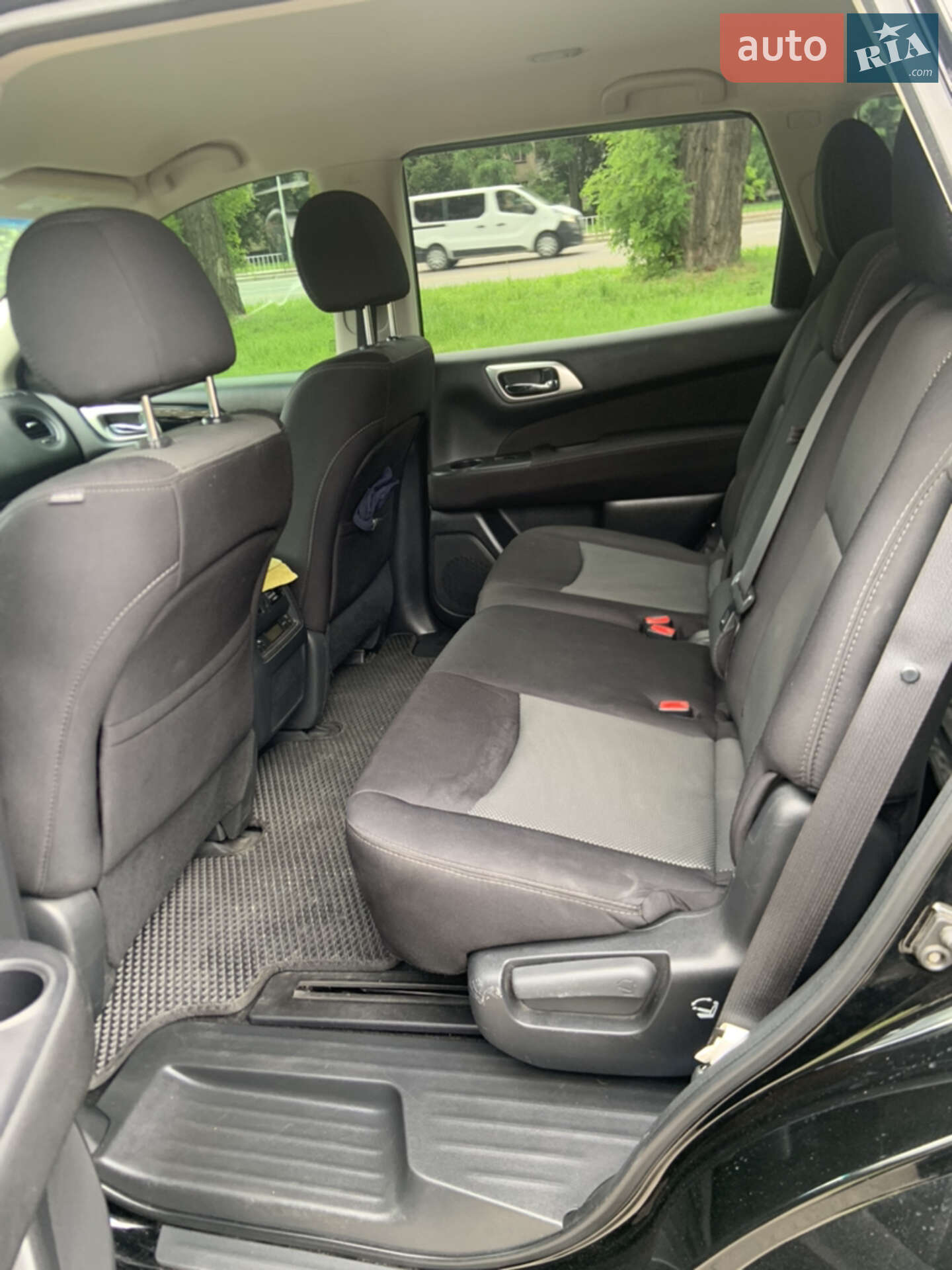 Nissan Pathfinder 2017 VIN 5N1DR2MMXHC687607 фото оголошення 4 з 10