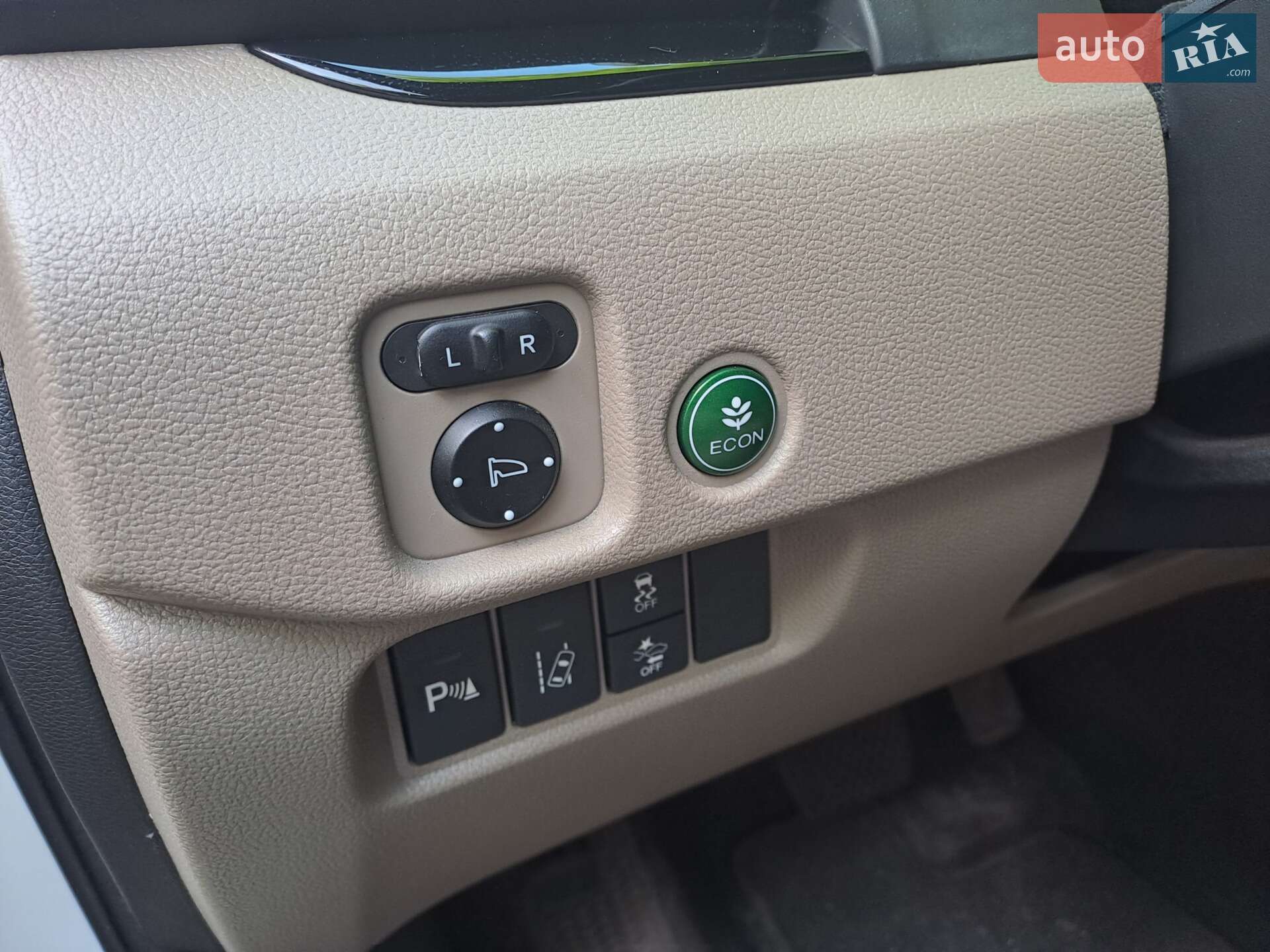 Honda Pilot 2015 VIN 5FNYF6H02GB015460 фото оголошення 17 з 37