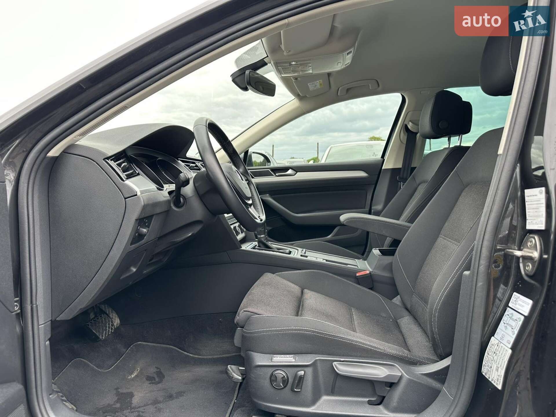 Volkswagen Passat 2017 VIN WVWZZZ3CZJE075533 фото оголошення 4 з 41
