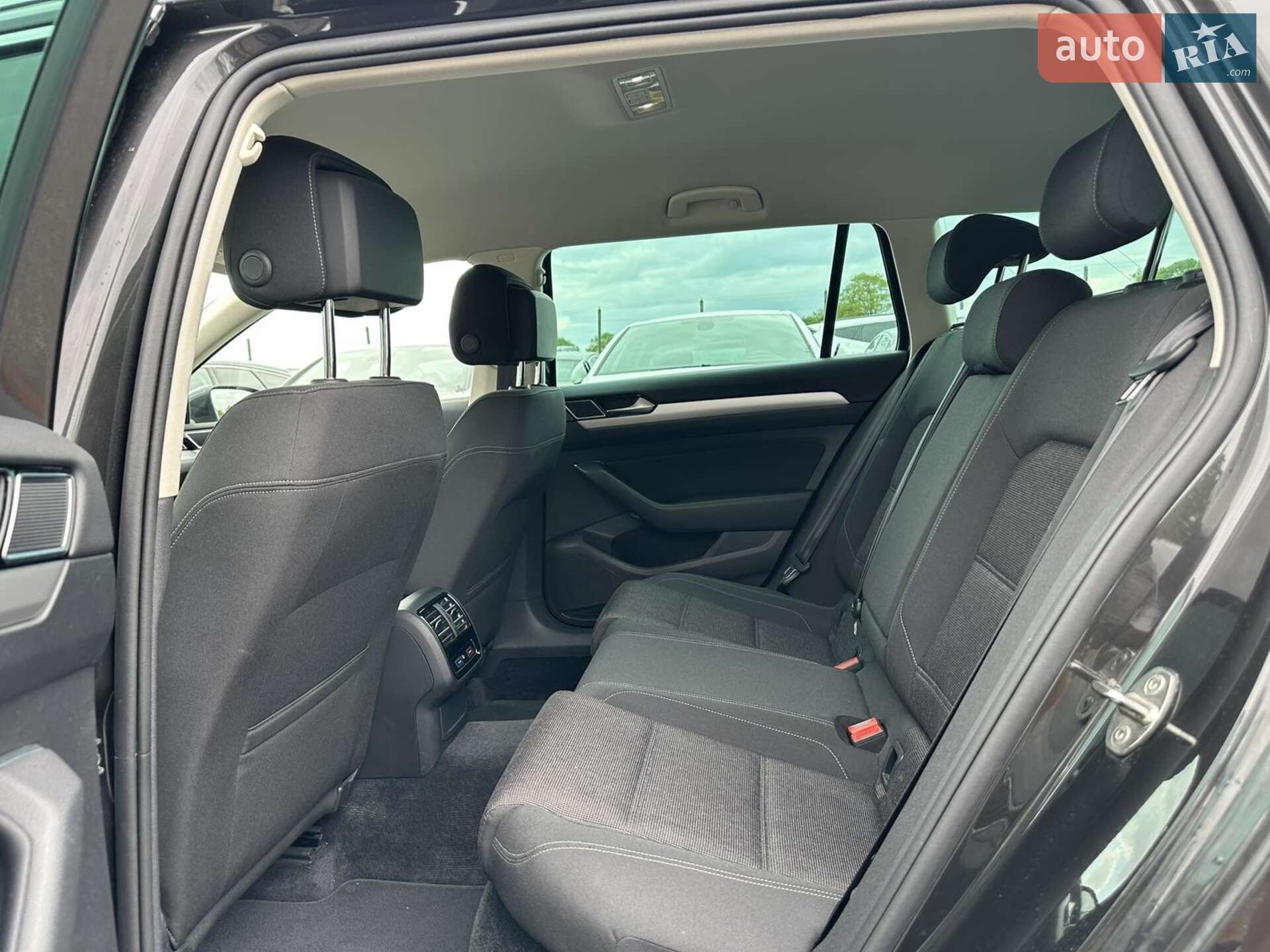 Volkswagen Passat 2017 VIN WVWZZZ3CZJE075533 фото оголошення 13 з 41