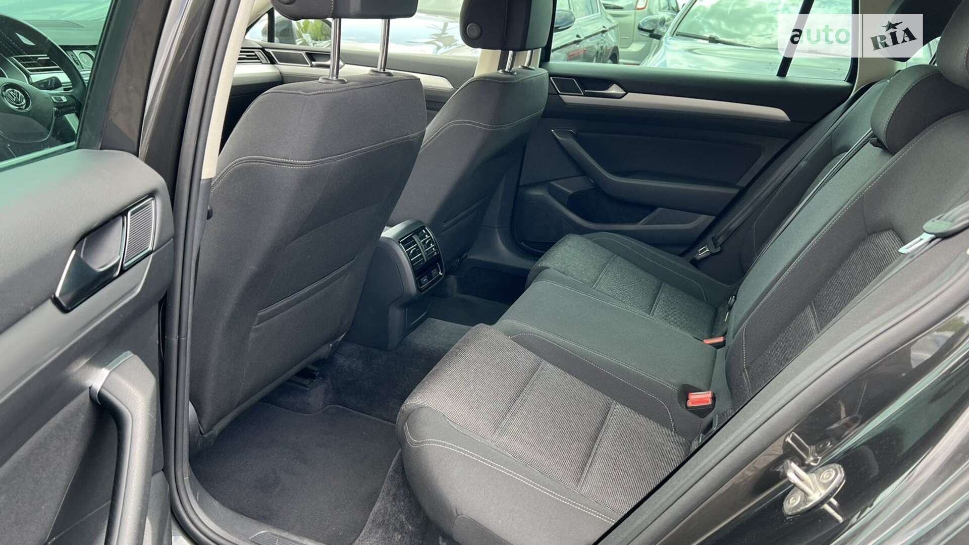 Volkswagen Passat 2017 VIN WVWZZZ3CZJE075533 фото оголошення 15 з 41