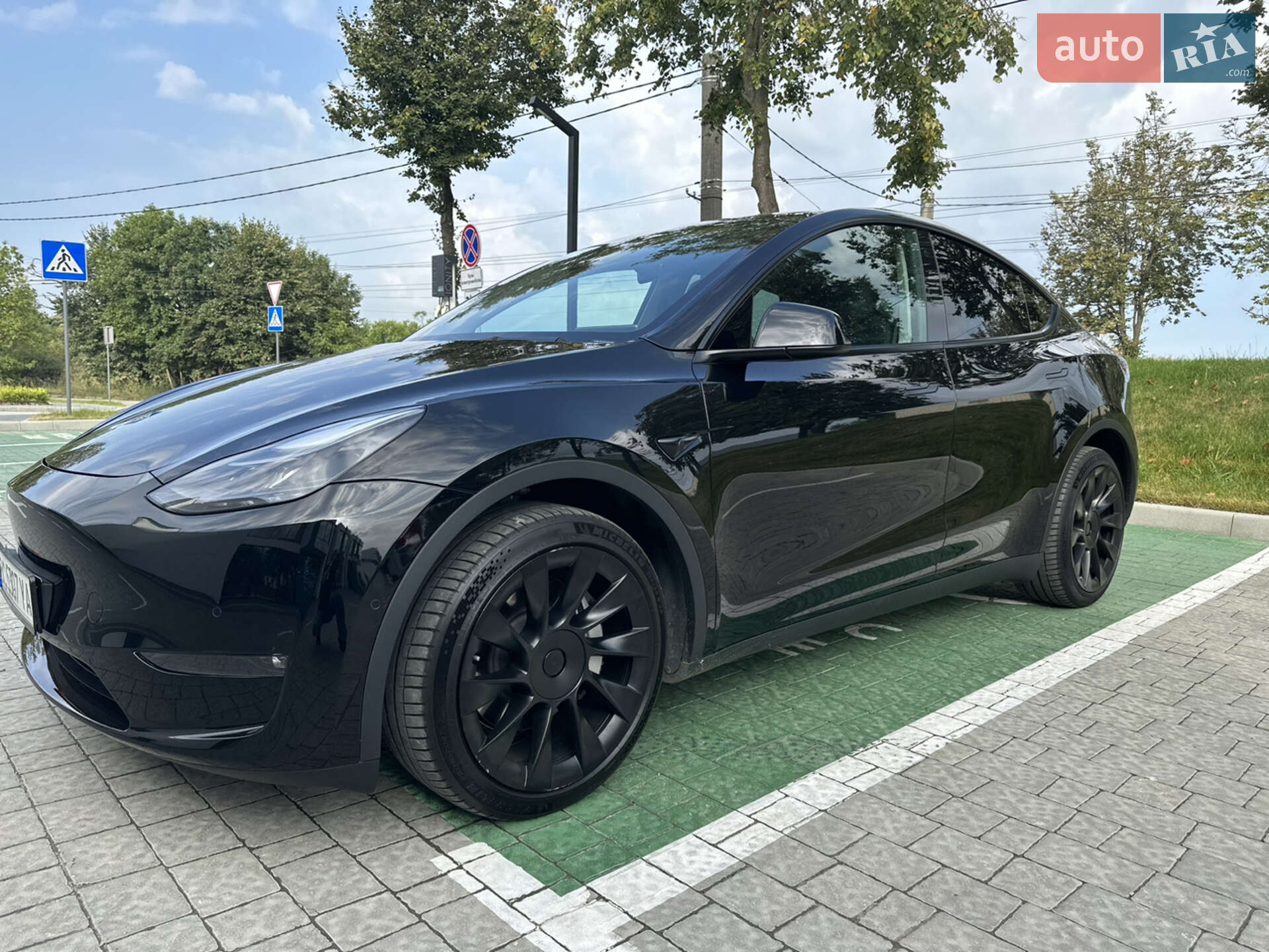 Tesla Model Y 2021 VIN LRWYGCEK8MC129759 фото оголошення 2 з 18