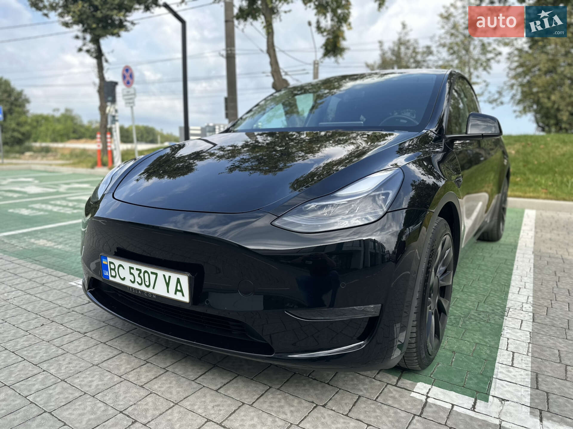 Tesla Model Y 2021 VIN LRWYGCEK8MC129759 фото оголошення 3 з 18