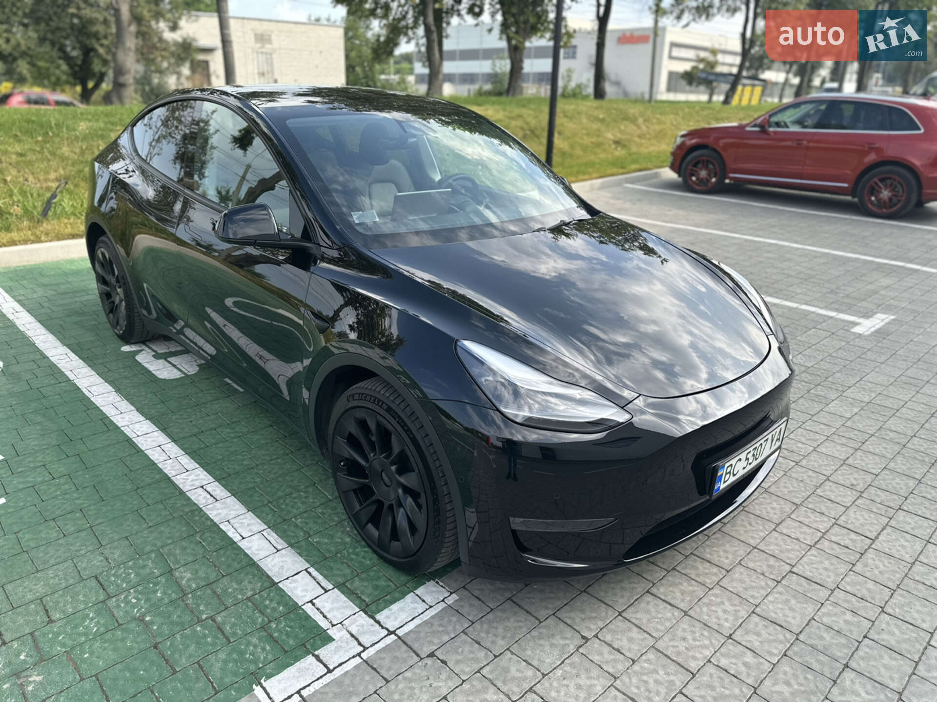 Tesla Model Y 2021 VIN LRWYGCEK8MC129759 фото оголошення 5 з 18