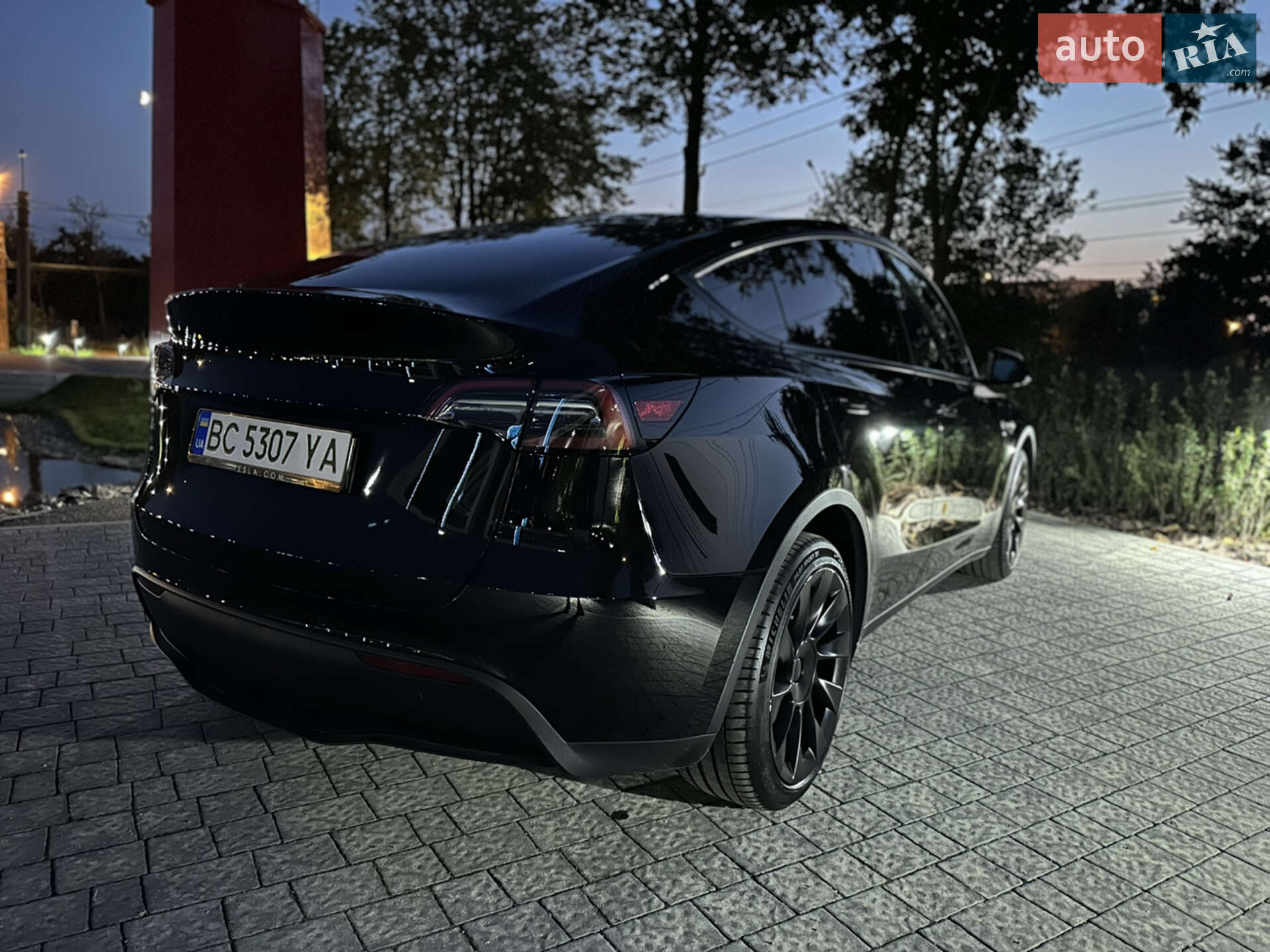 Tesla Model Y 2021 VIN LRWYGCEK8MC129759 фото оголошення 7 з 18