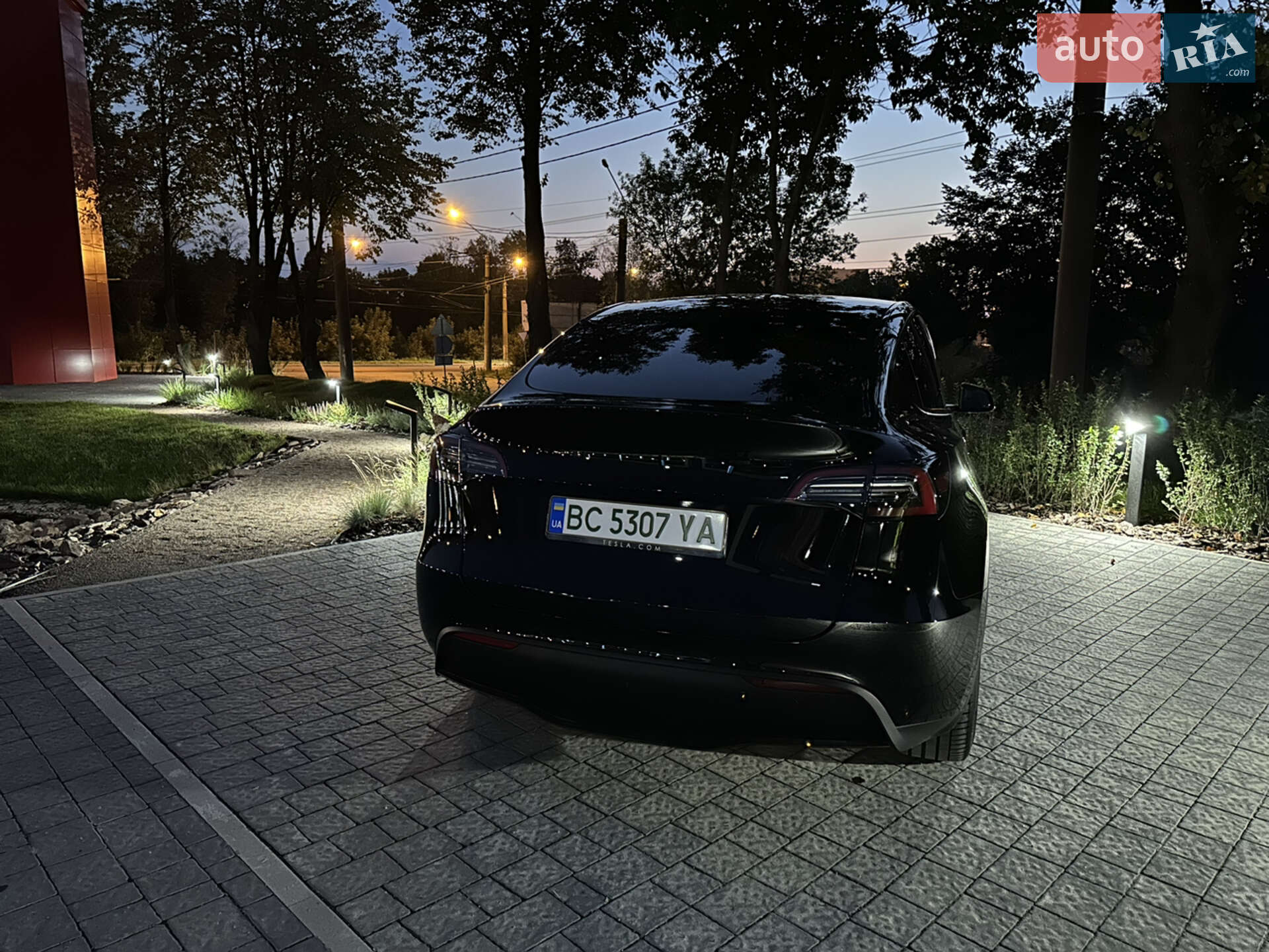 Tesla Model Y 2021 VIN LRWYGCEK8MC129759 фото оголошення 10 з 18