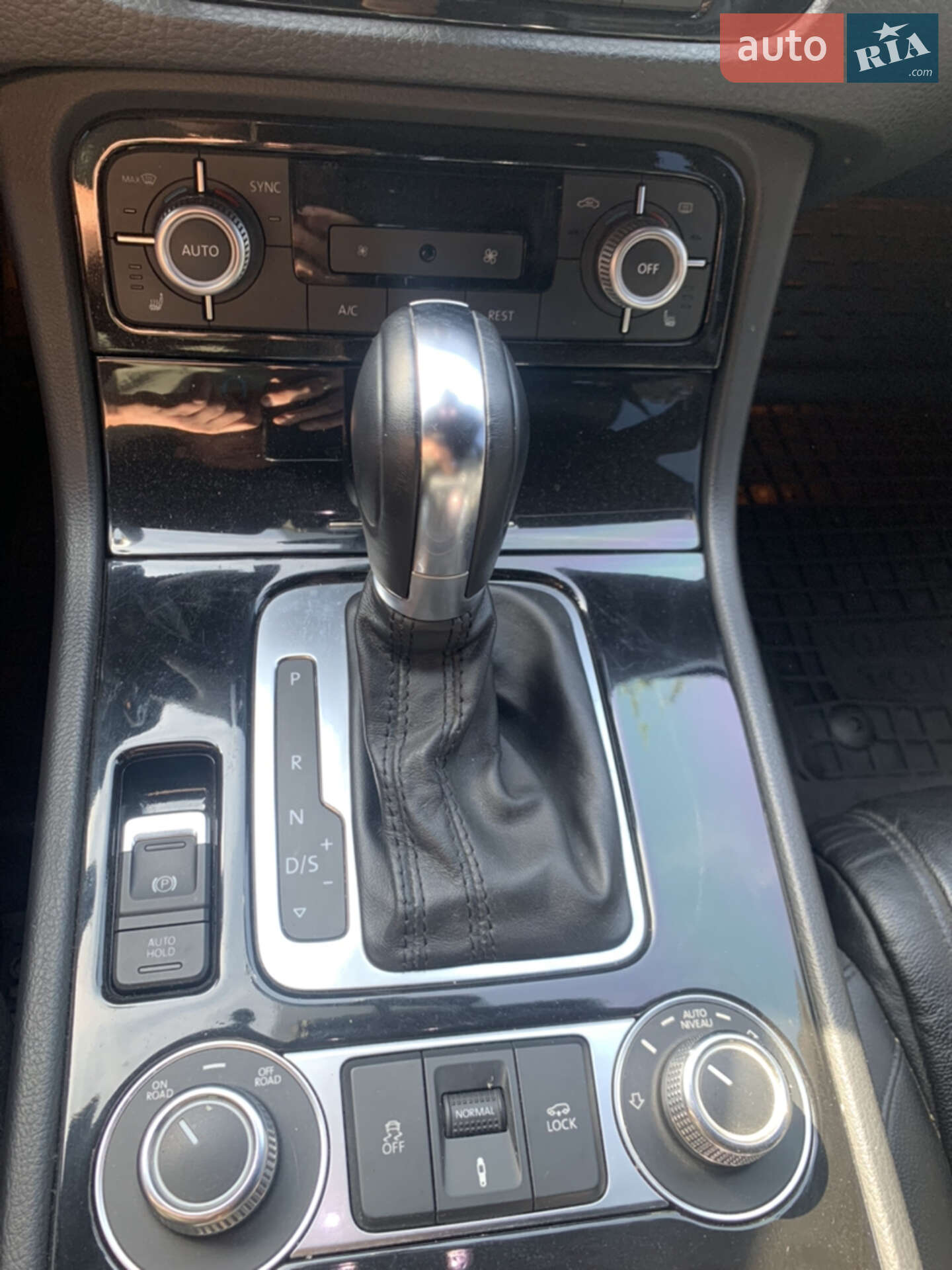 Volkswagen Touareg 2014 VIN WVGZZZ7PZFD001817 фото оголошення 2 з 28