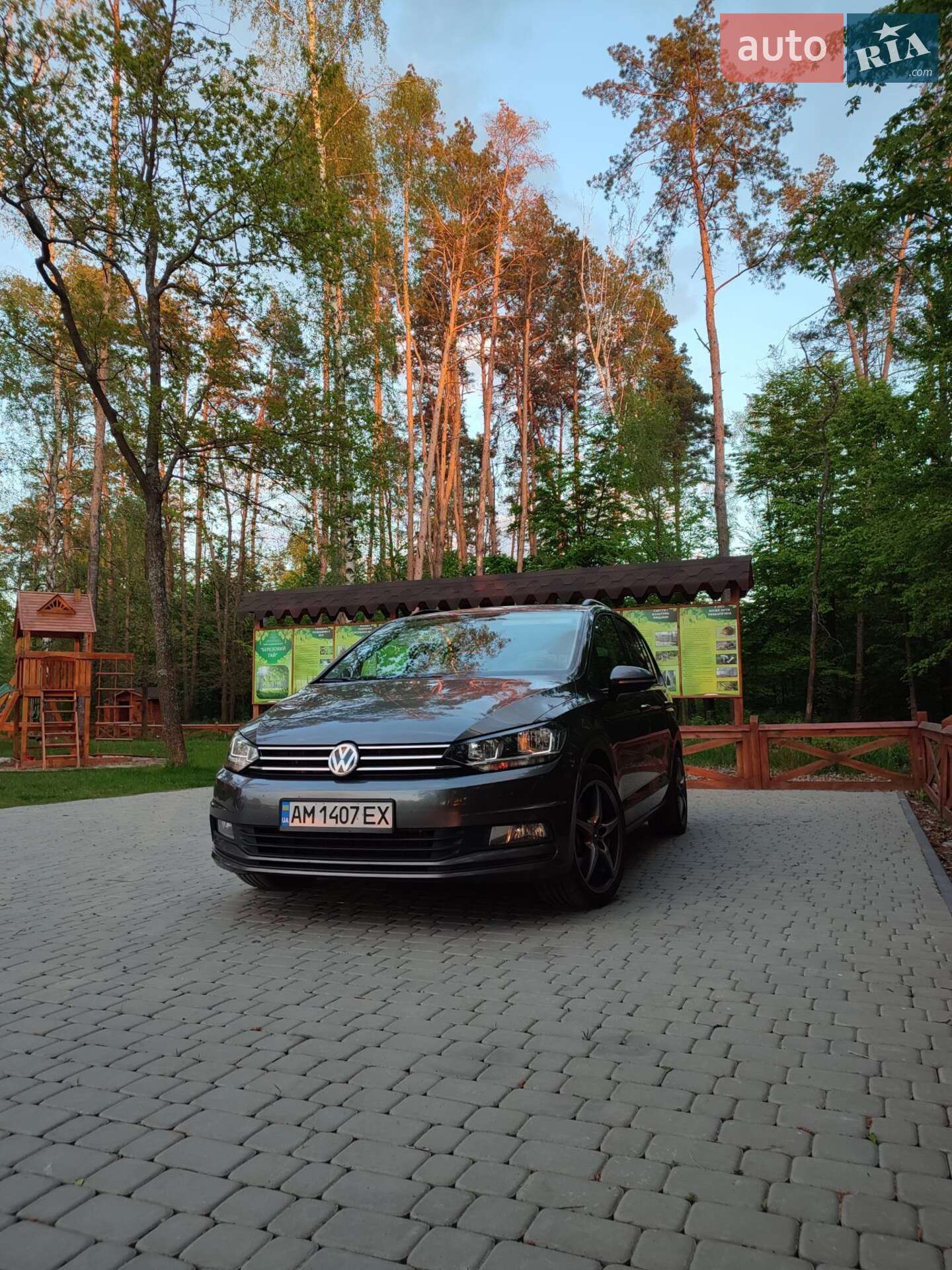 Volkswagen Touran 2017 VIN WVGZZZ1TZHW106056 фото оголошення 2 з 18