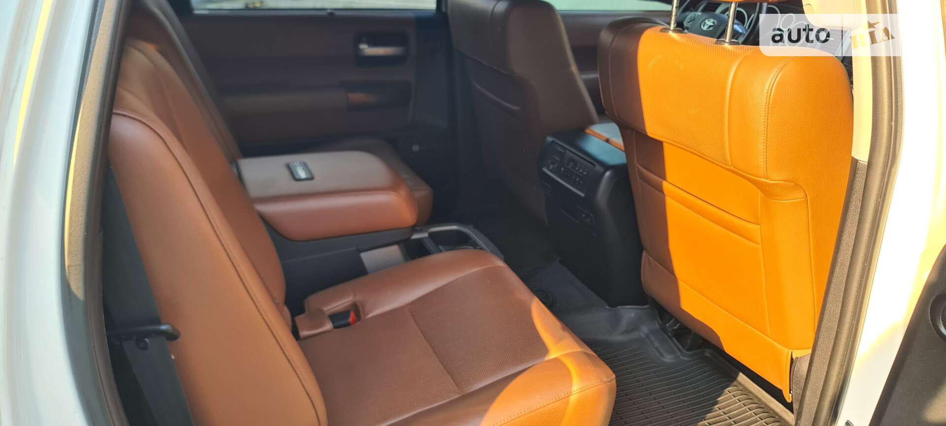 Toyota Sequoia 2016 VIN 5TDDW5G16GS138614 фото оголошення 4 з 23