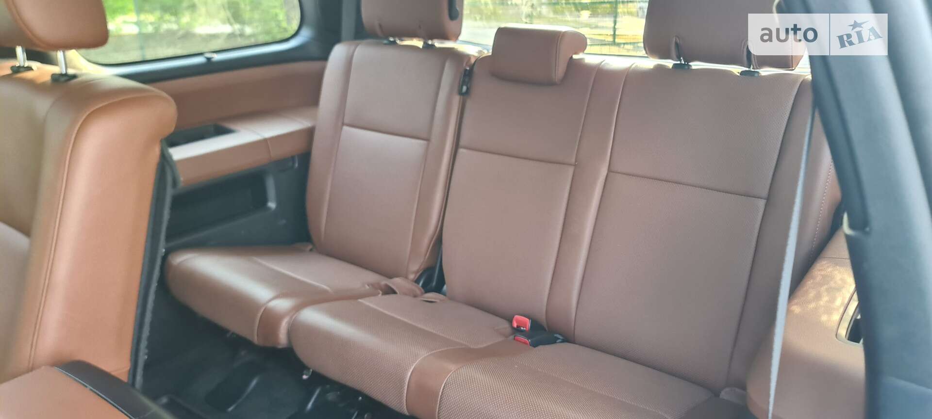 Toyota Sequoia 2016 VIN 5TDDW5G16GS138614 фото оголошення 12 з 23