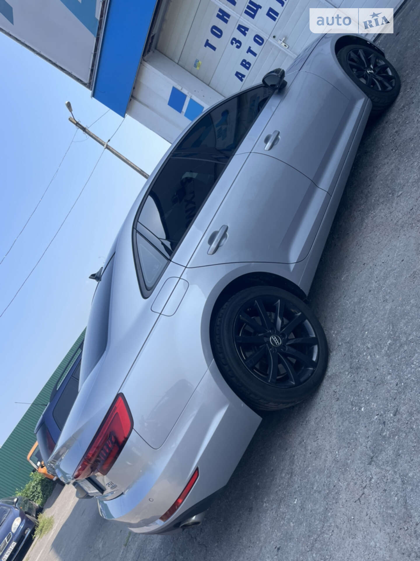 Audi A4 2015 VIN WAUANAF41HN001501 фото оголошення 11 з 34