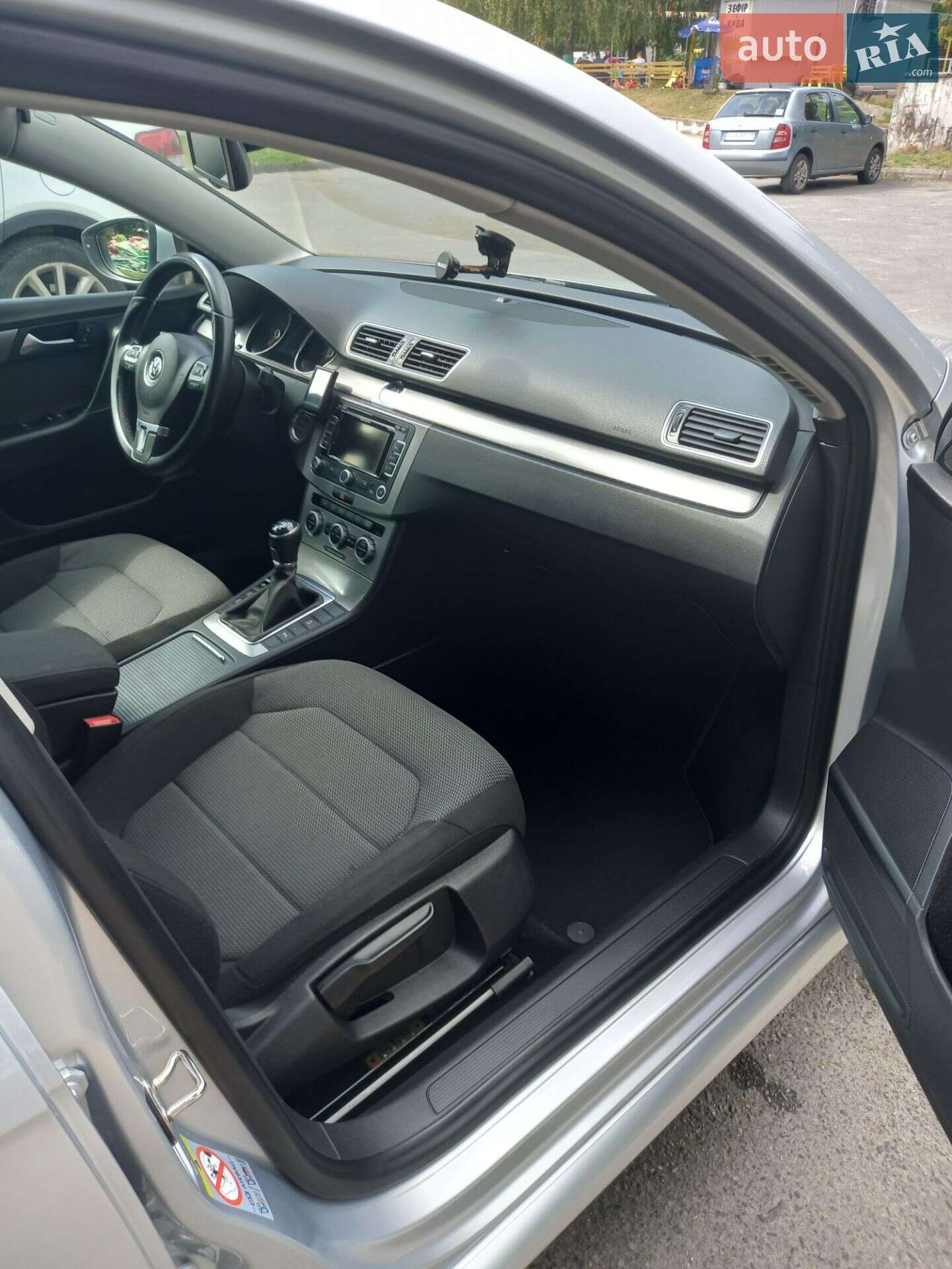 Volkswagen Passat 2013 VIN WVWZZZ3CZEE002324 фото оголошення 3 з 6