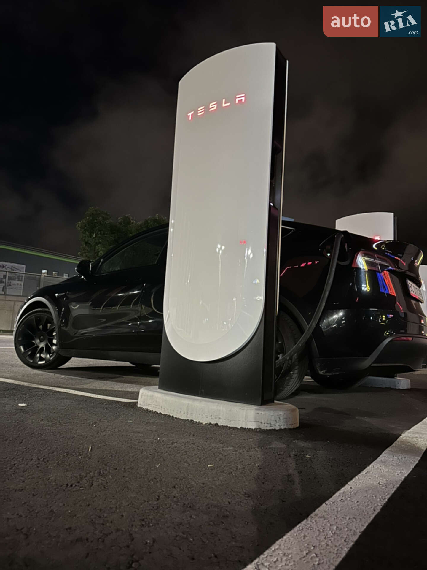 Tesla Model Y 2021 VIN LRWYGCEK8MC129759 фото оголошення 14 з 22