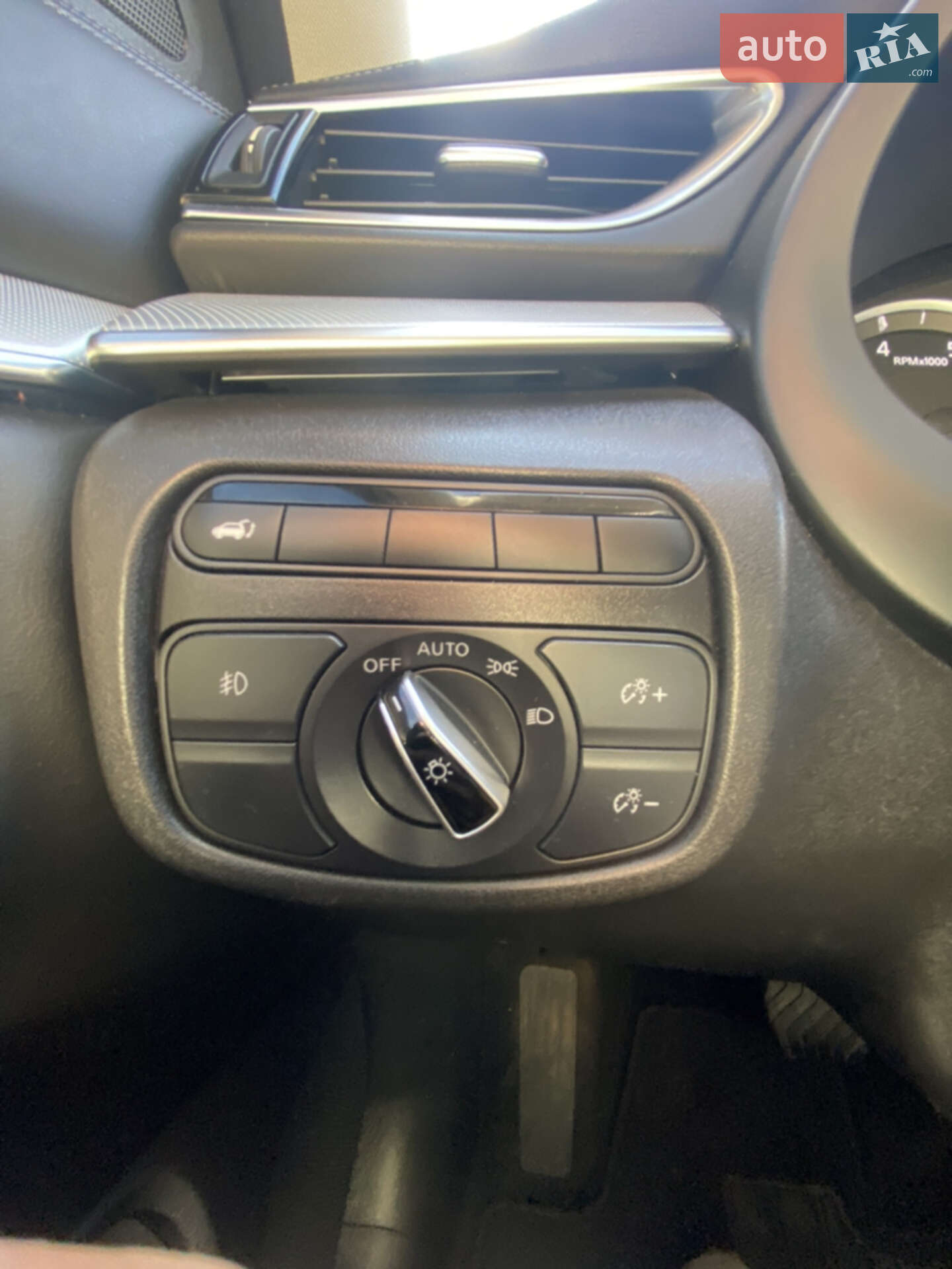 Infiniti QX50 2019 VIN 3PCAJ5M13KF137665 фото оголошення 4 з 19