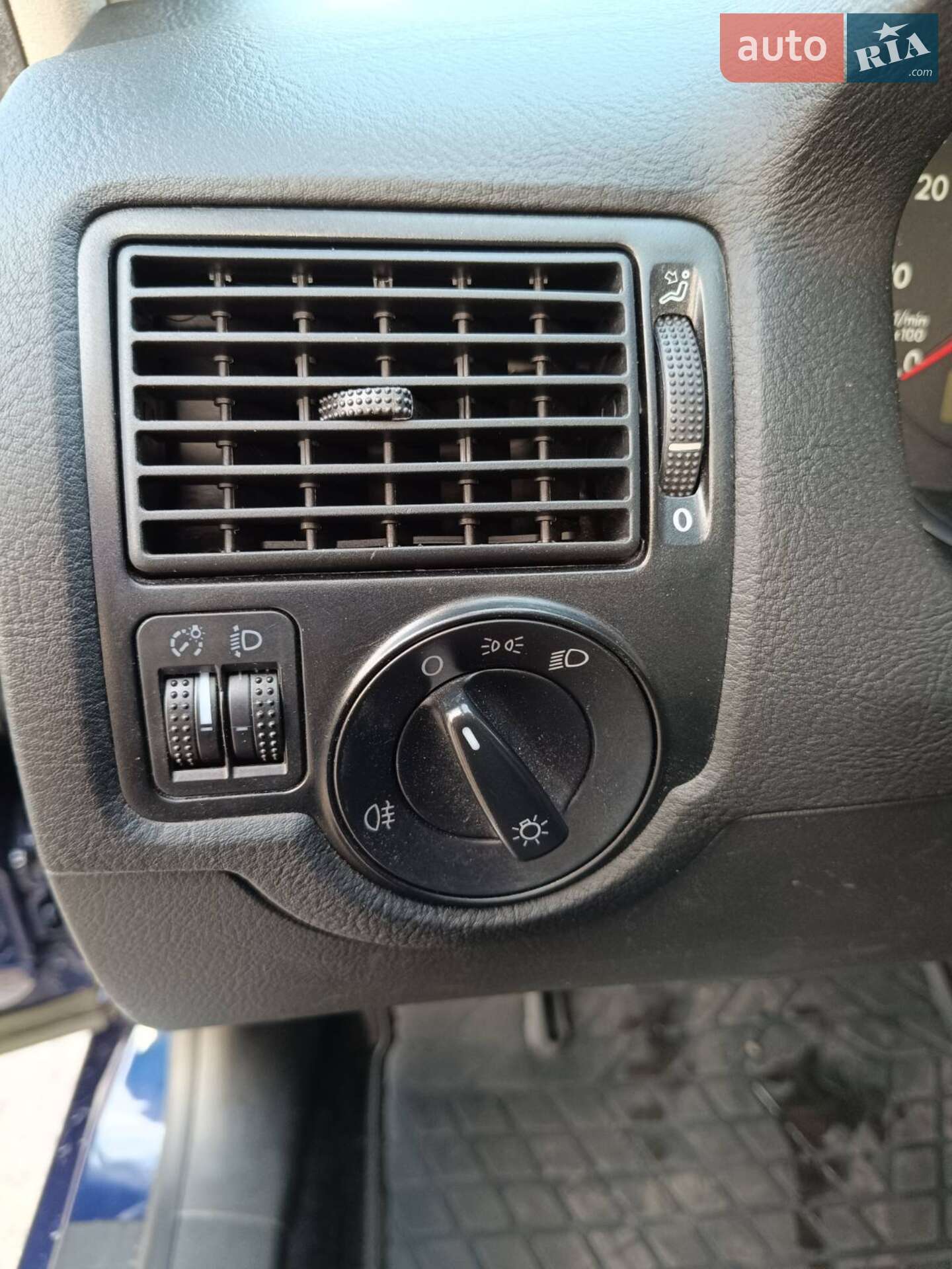 Volkswagen Golf 2001 VIN WVWZZZ1JZ1W625381 фото оголошення 19 з 21