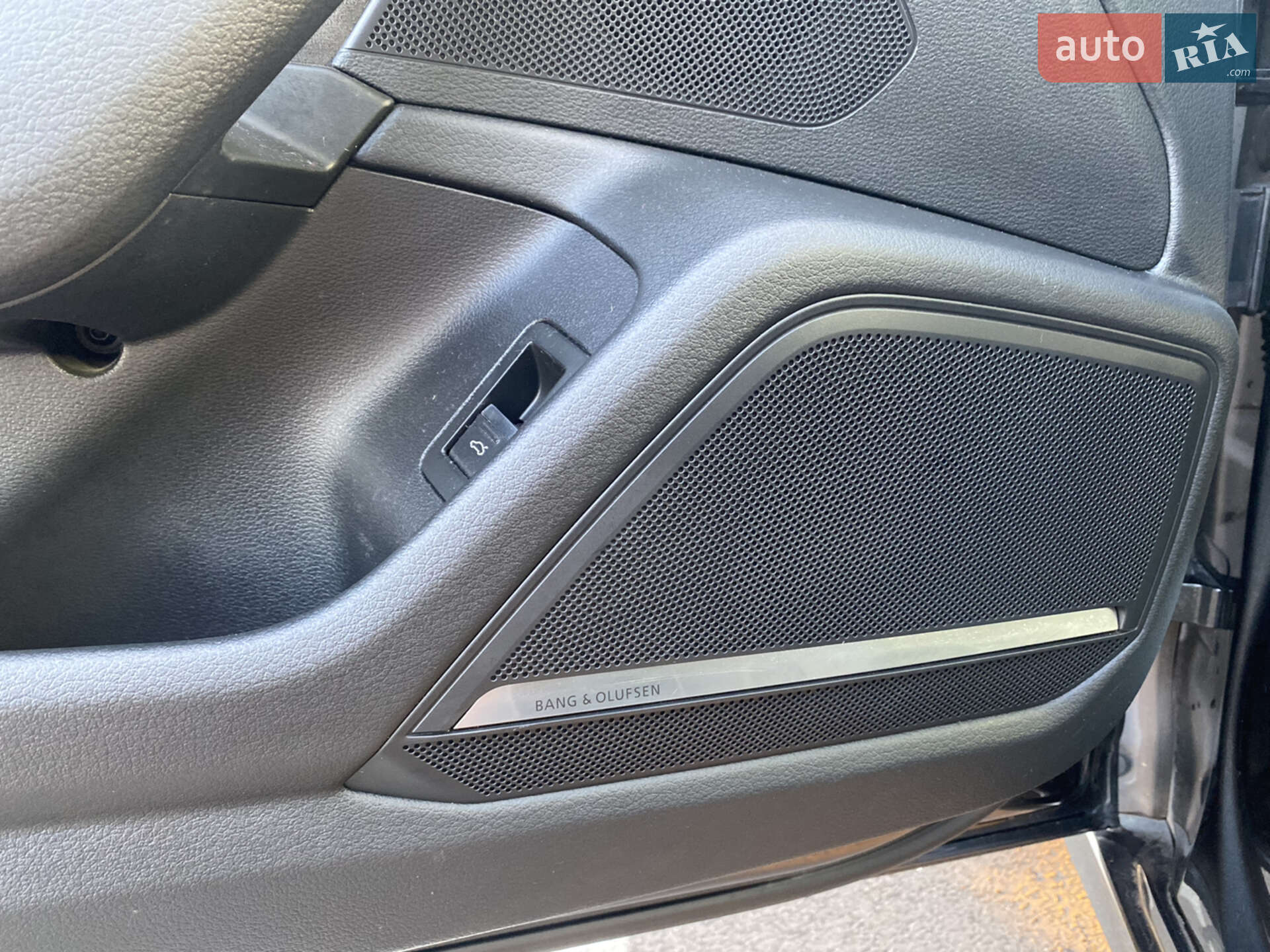 Audi A6 2018 VIN WAUZZZF20KN050099 фото оголошення 38 з 53