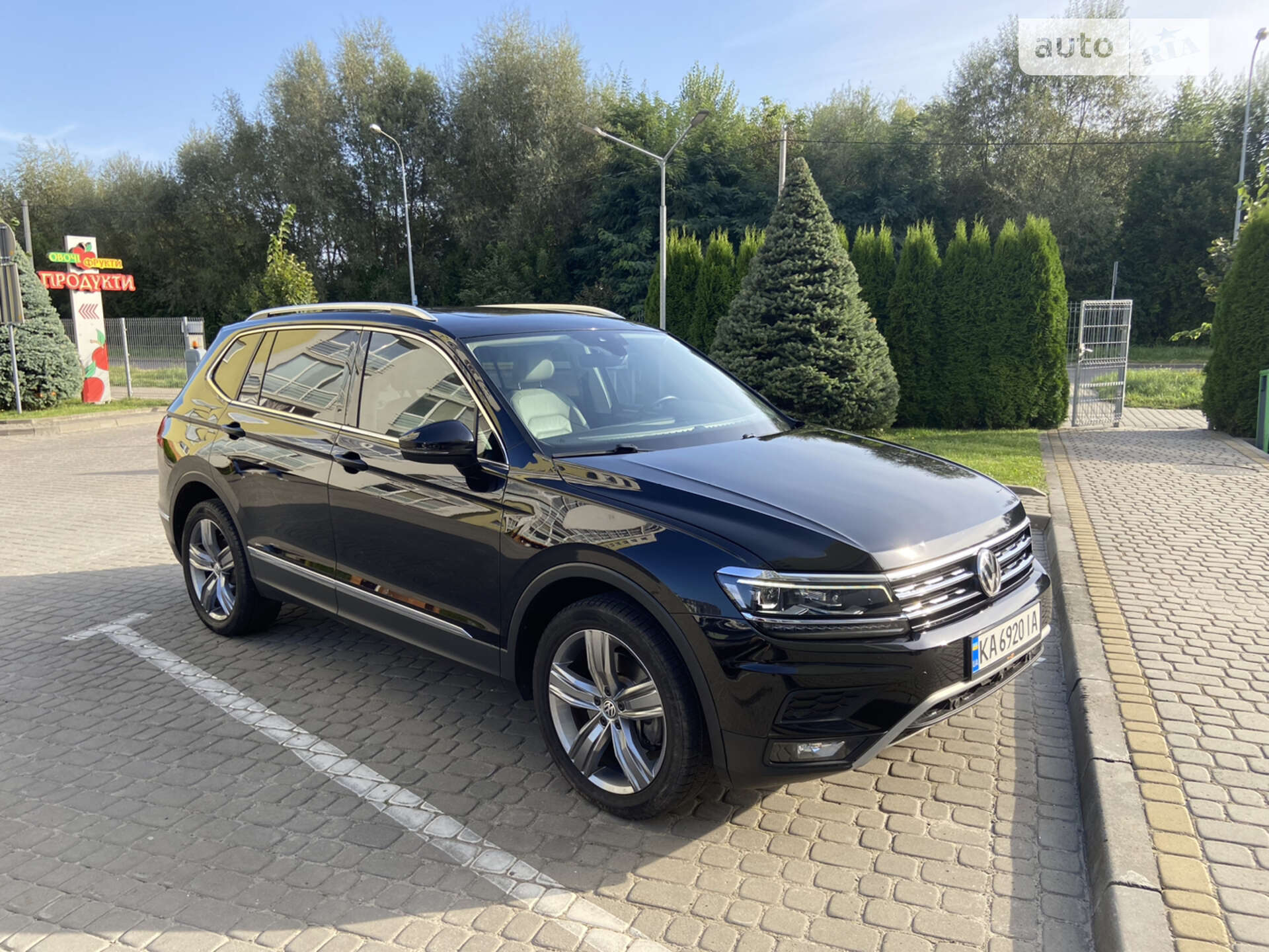 Volkswagen Tiguan 2018 VIN 3VV5B7AXXJM133661 фото оголошення 2 з 27
