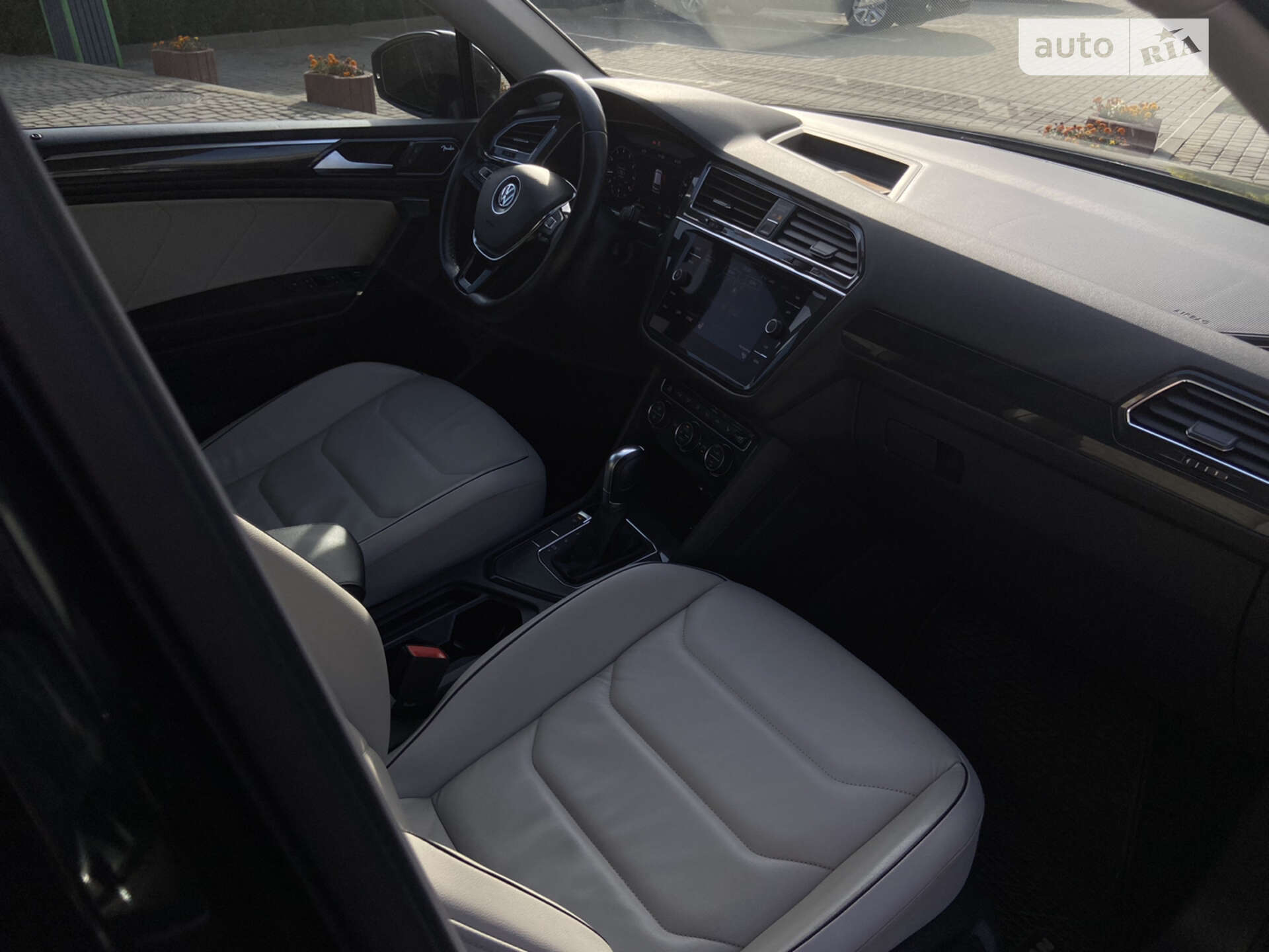 Volkswagen Tiguan 2018 VIN 3VV5B7AXXJM133661 фото оголошення 19 з 27
