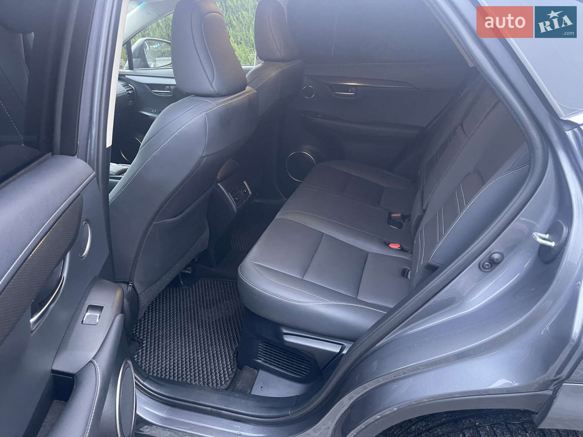 Lexus NX 2019 VIN JTJYARBZ8K2155500 фото оголошення 14 з 21