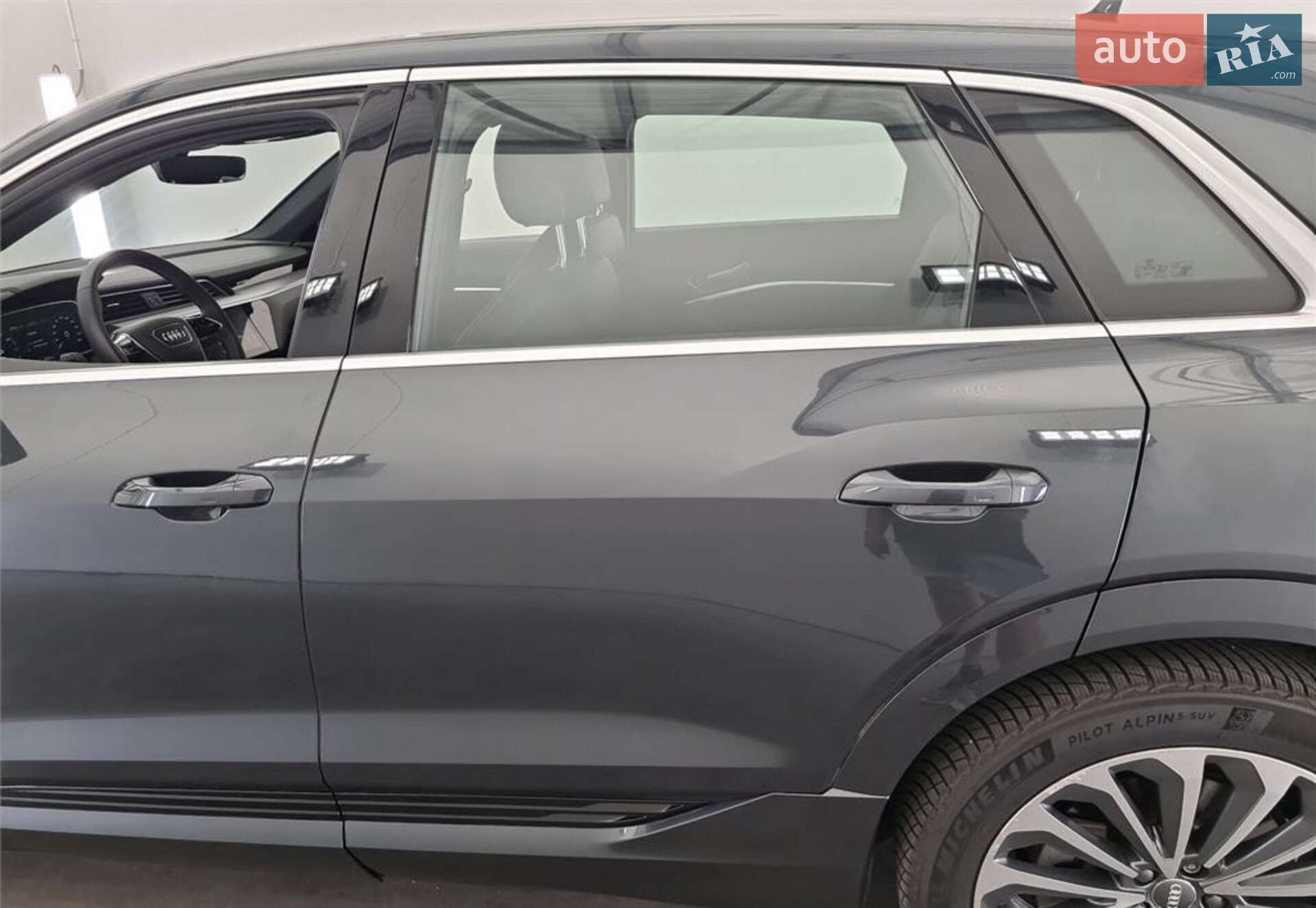 Audi e-tron 2020 VIN WAUZZZGE4LB028201 фото оголошення 10 з 38