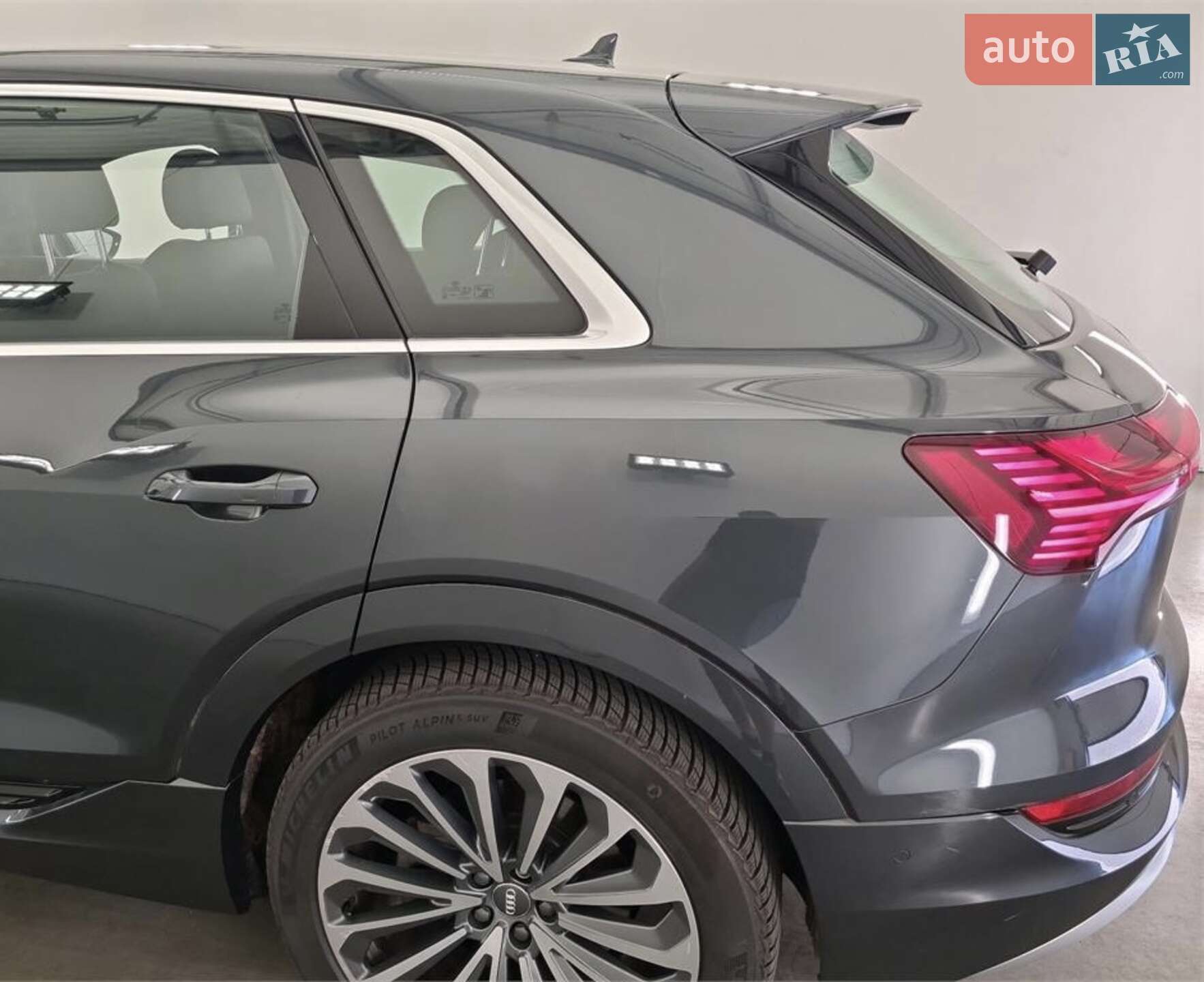 Audi e-tron 2020 VIN WAUZZZGE4LB028201 фото оголошення 14 з 38