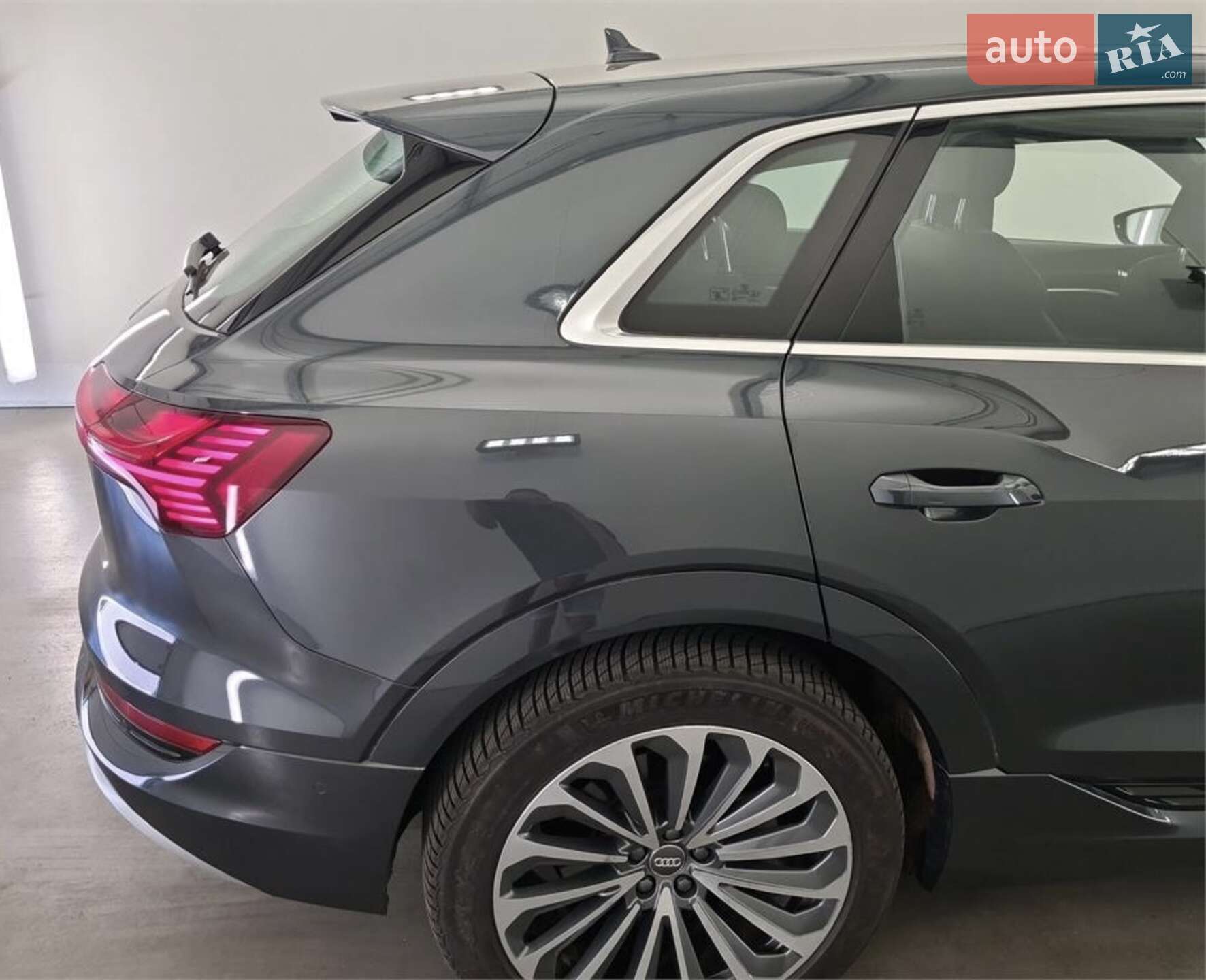 Audi e-tron 2020 VIN WAUZZZGE4LB028201 фото оголошення 16 з 38